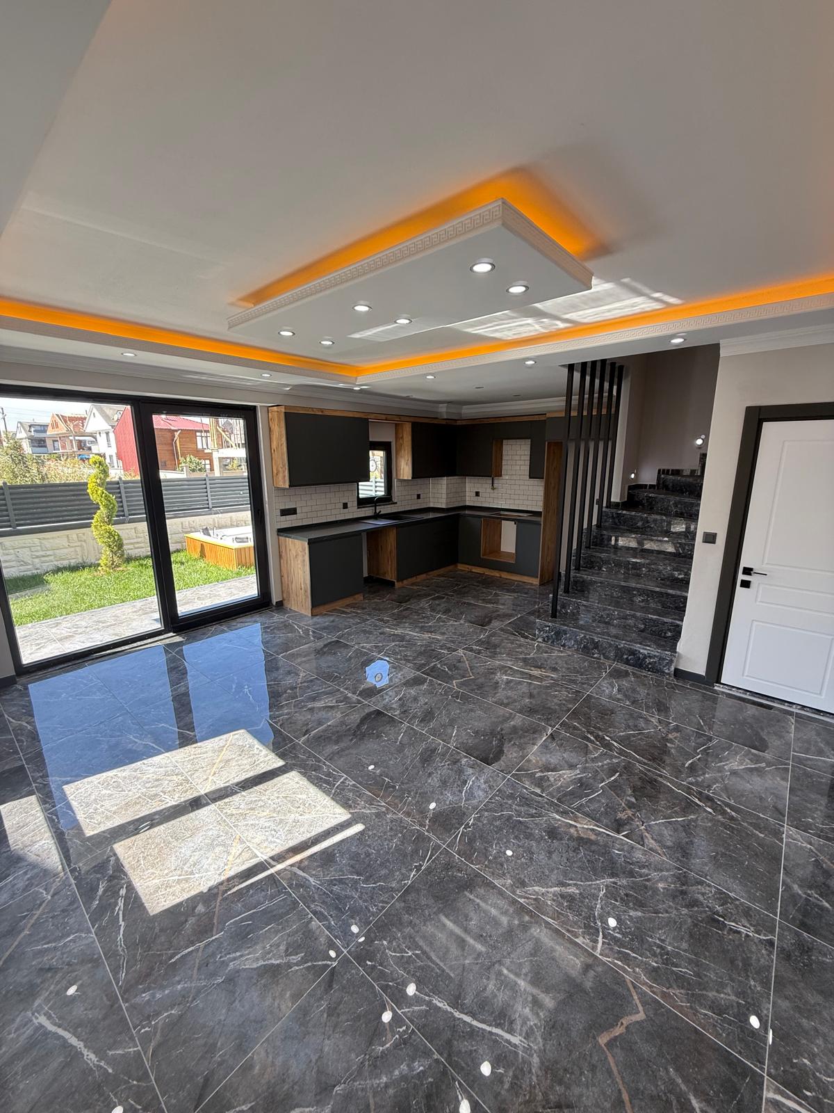 BAHÇE VE TERAS JAKUZİLİ, ÖN CEPHE, LÜKS DİZAYN, GENİŞ BAHÇE-BİNA KULLANIM ALANLI 3+1 TRİPLEKS VİLLA! KOCAALİ ALANDERE MH