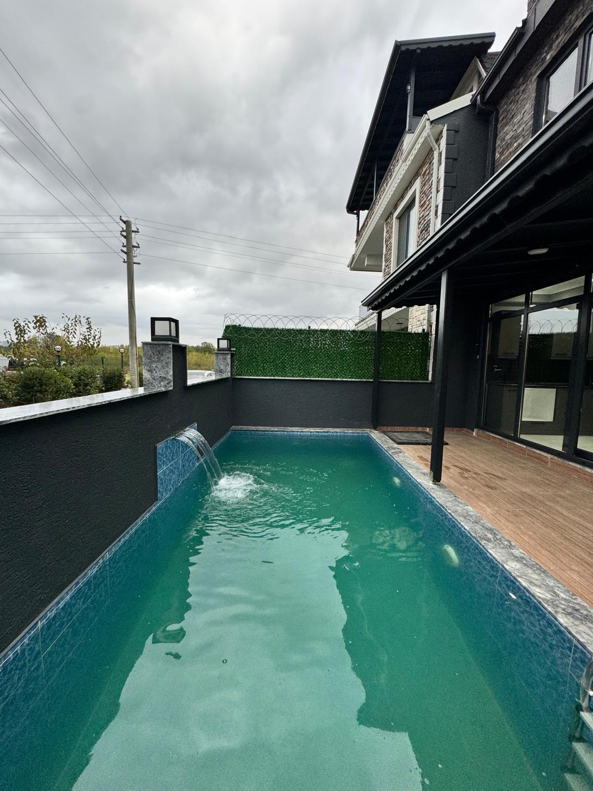 HAVUZLU, LÜKS DİZAYN, PLAJA 110METRE, ÖN-ARKA CEPHE SEÇENEKLİ 3+1 TRİPLEKS VİLLA! KOCAALİ ALANDERE MH