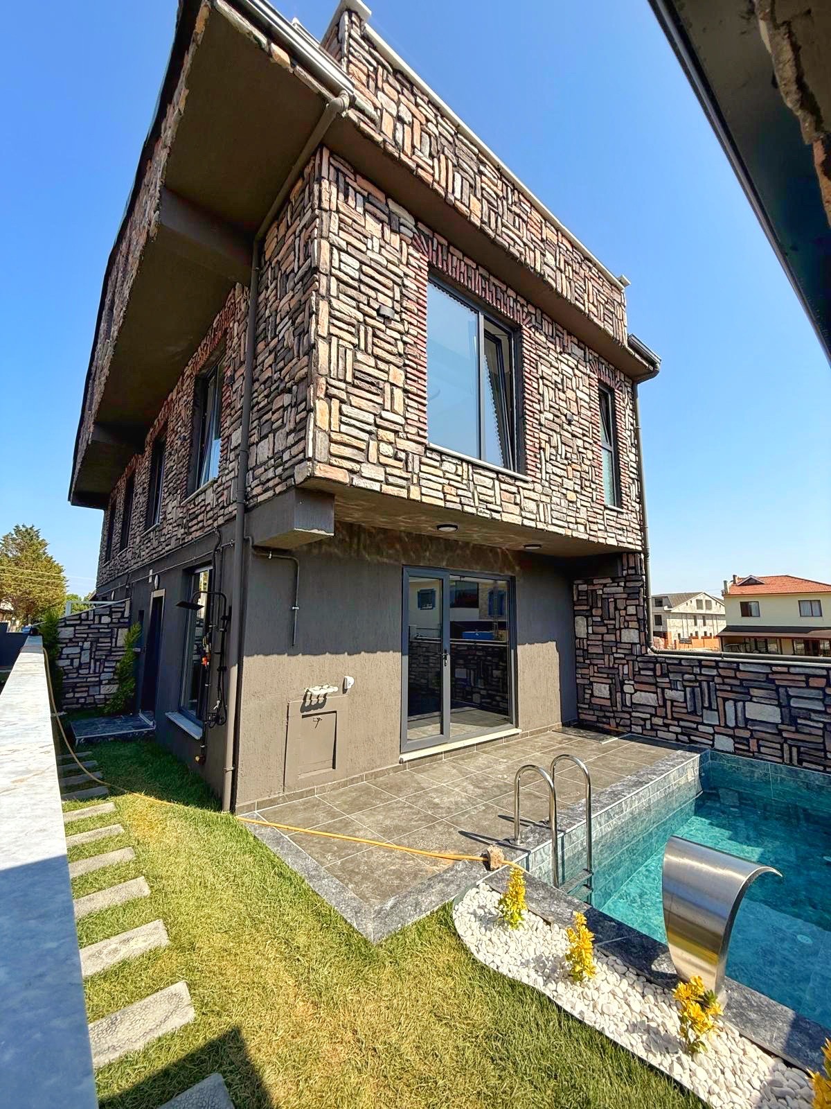 DENİZ MANZARALI TERAS, LÜKS DİZAYN, ÖN CEPHE, HAVUZLU 4+1 TRİPLEKS VİLLA! KOCAALİ ALANDERE MH