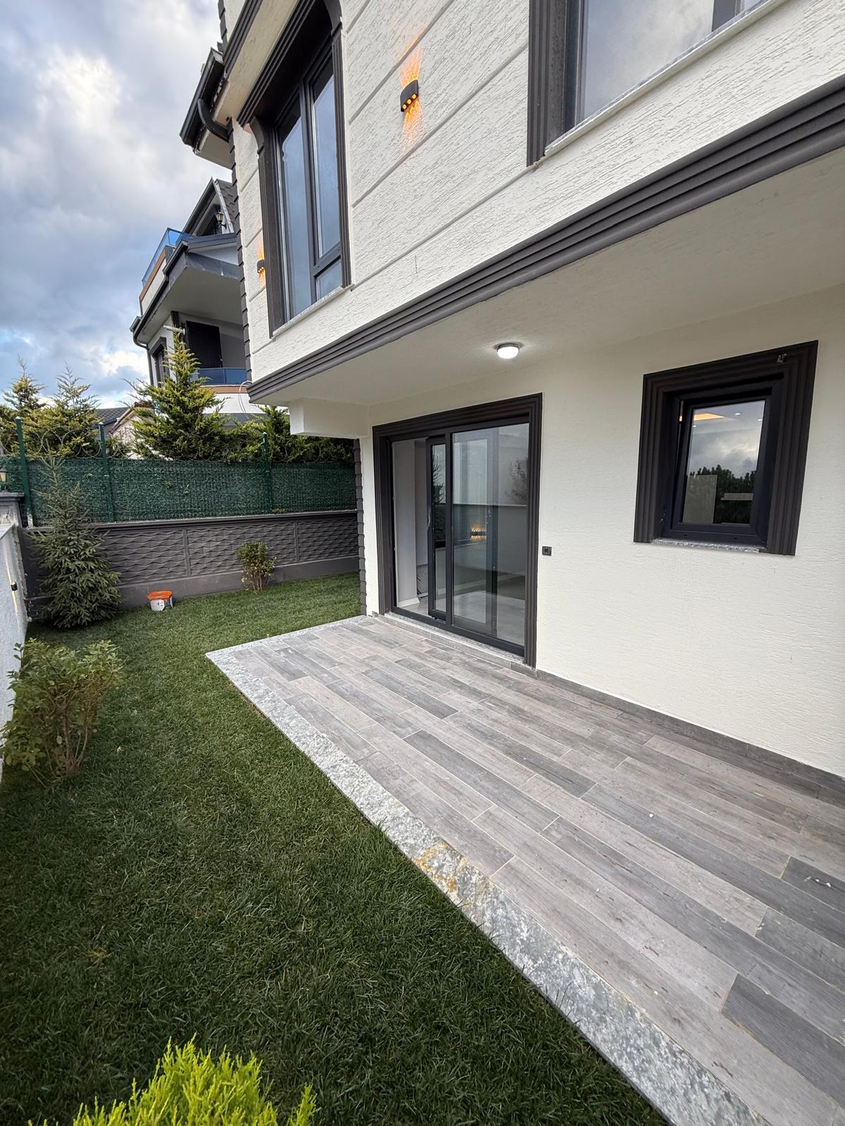 ARKA CEPHE, DENİZ MANZARALI TERAS, LÜKS DİZAYN, YERDEN ISITMA, EBEVEYN BANYOLU 3+1 TRİPLEKS VİLLA! KOCAALİ ALANDERE MH