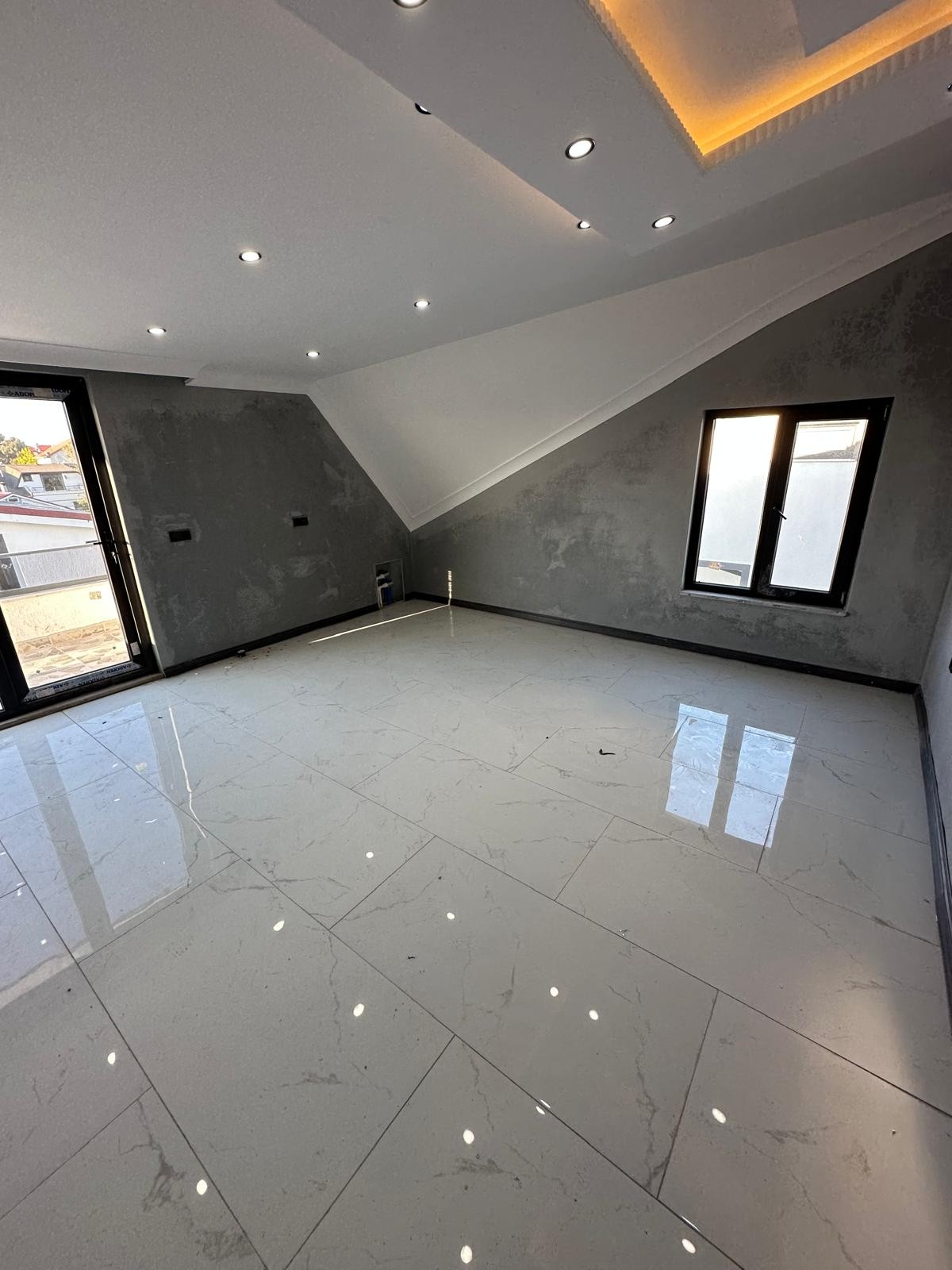MÜSTAKİL/GİRİŞ-BAHÇE, ARKA CEPHE, EBEVEYN BANYOLU 3+1 TRİPLEKS VİLLA! KOCAALİ YALI MH