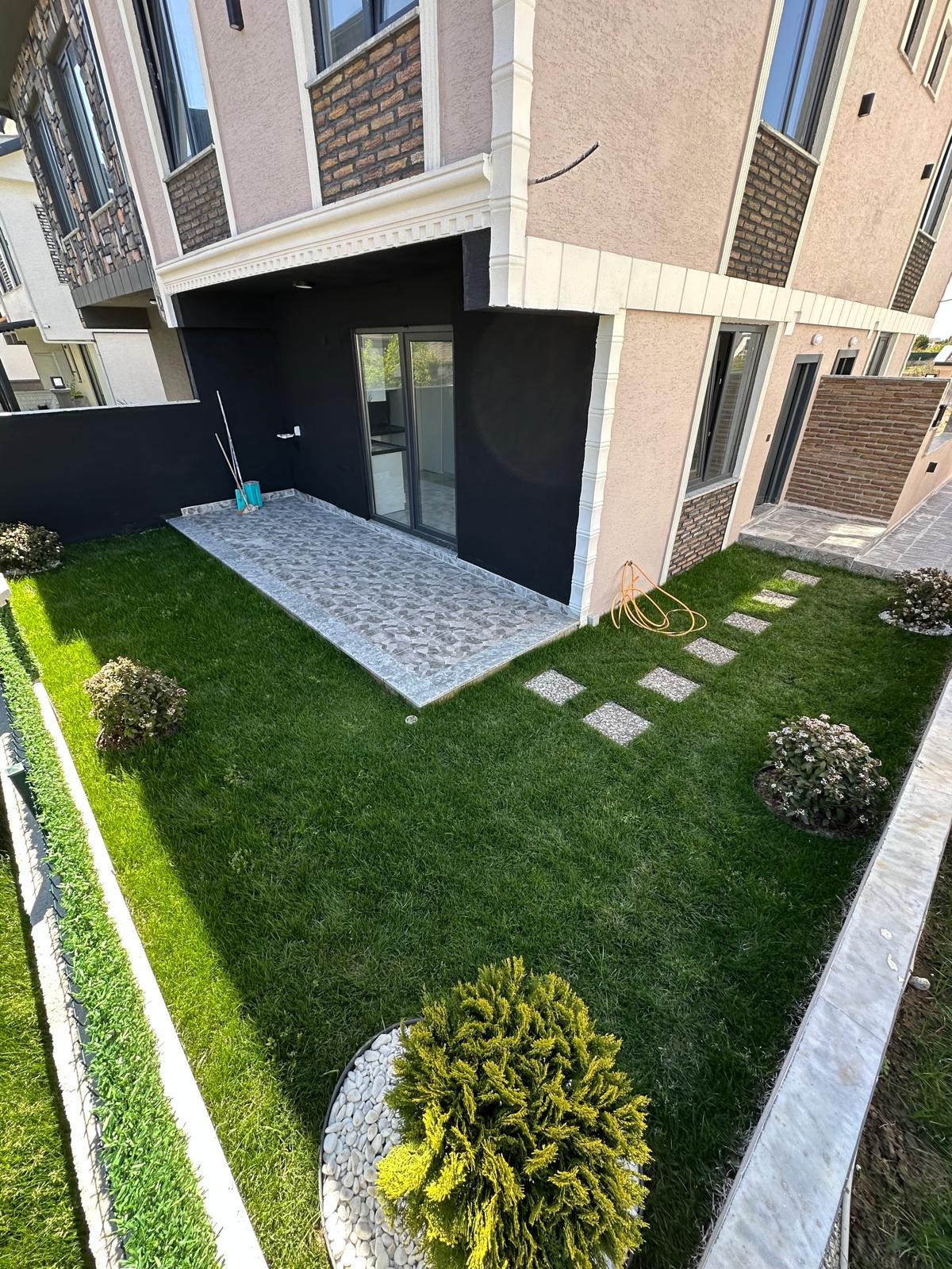 EBEVEYN BANYOLU, ÖN-ARKA CEPHE SEÇENEKLİ(ARKA), KOMPLE GRANİT ZEMİN, YERDEN ISITMA 3+1 TRİPLEKS VİLLA! KOCAALİ ALANDERE MH