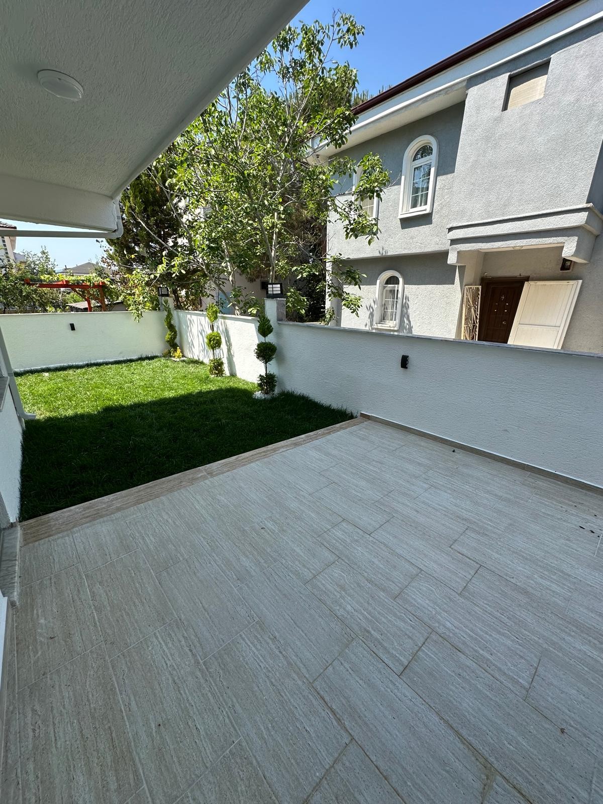 BAĞIMSIZ MÜSTAKİL GİRİŞ, TERAS MİNİ DENİZ MANZARALI, GENİŞ BAHÇE ALANLI, PLAJA 50METRE  3+1 TRİPLEKS VİLLA! KOCAALİ ALANDERE MH
