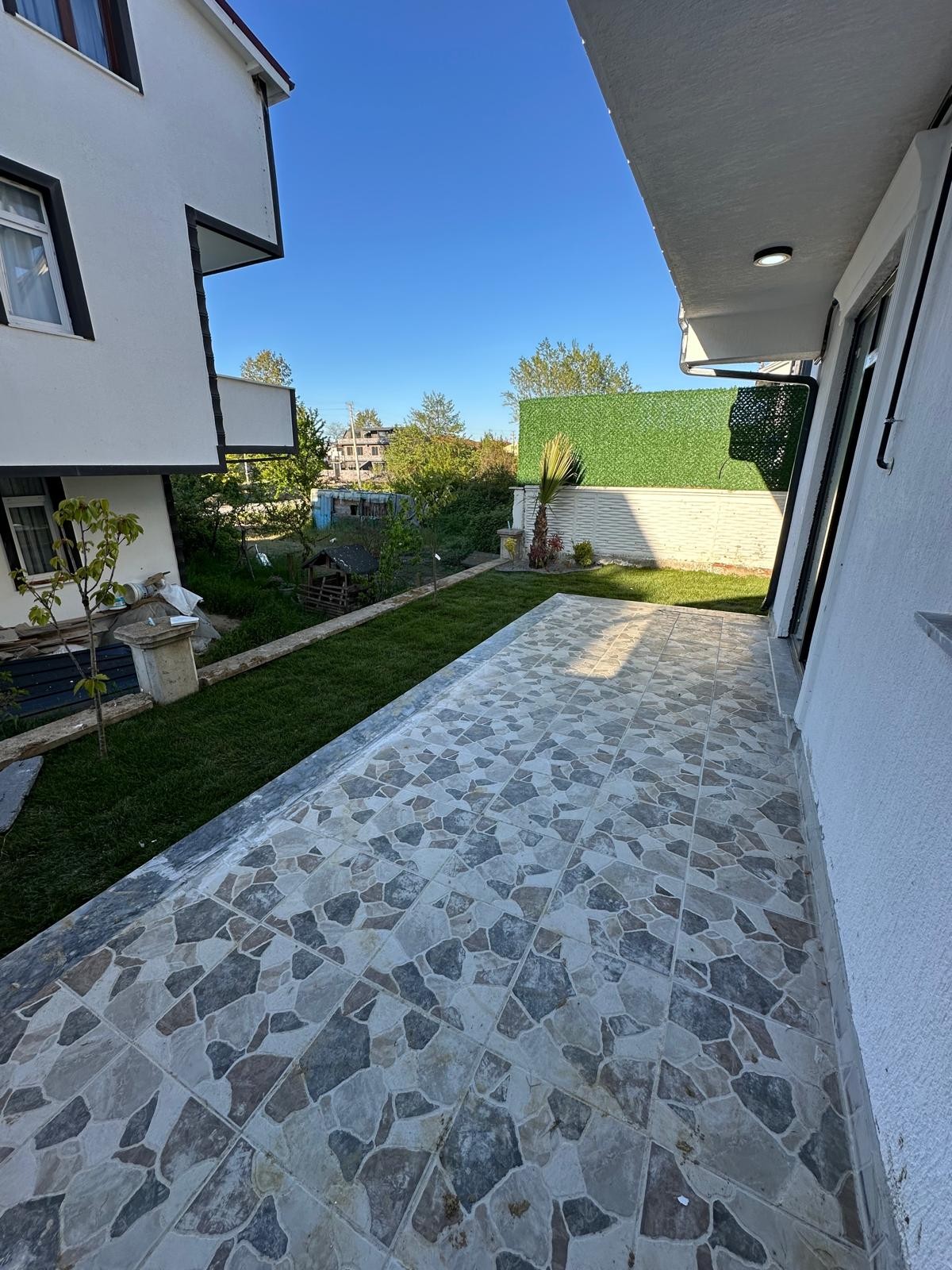 MÜSTAKİL/GİRİŞ-BAHÇE, ARKA CEPHE, EBEVEYN BANYOLU 3+1 TRİPLEKS VİLLA! KOCAALİ YALI MH