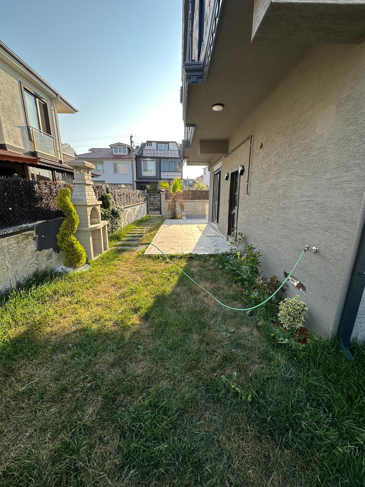 AYRIK NİZAM, 155m2 ARSA İÇİNDE, KOMPLE PANJURLU, HAVUZLU, ULTRA GENİŞ BAHÇE 4+1 TRİPLEKS VİLLA! KOCAALİ ALANDERE MH