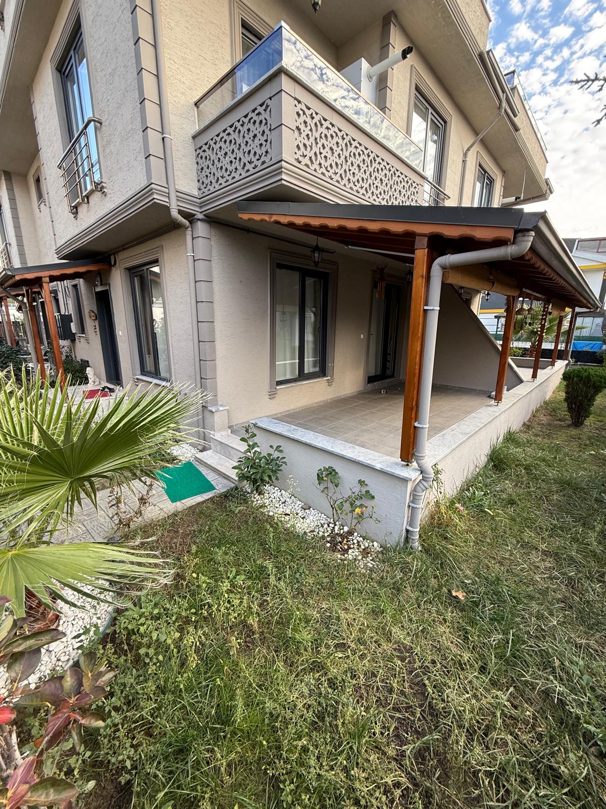 MERKEZ PLAJ, ARKA CEPHE, PLAJA 200METRE, EBEVEYN BANYOLU TRİPLEKS 3+1 VİLLA! KOCAALİ YALI MH