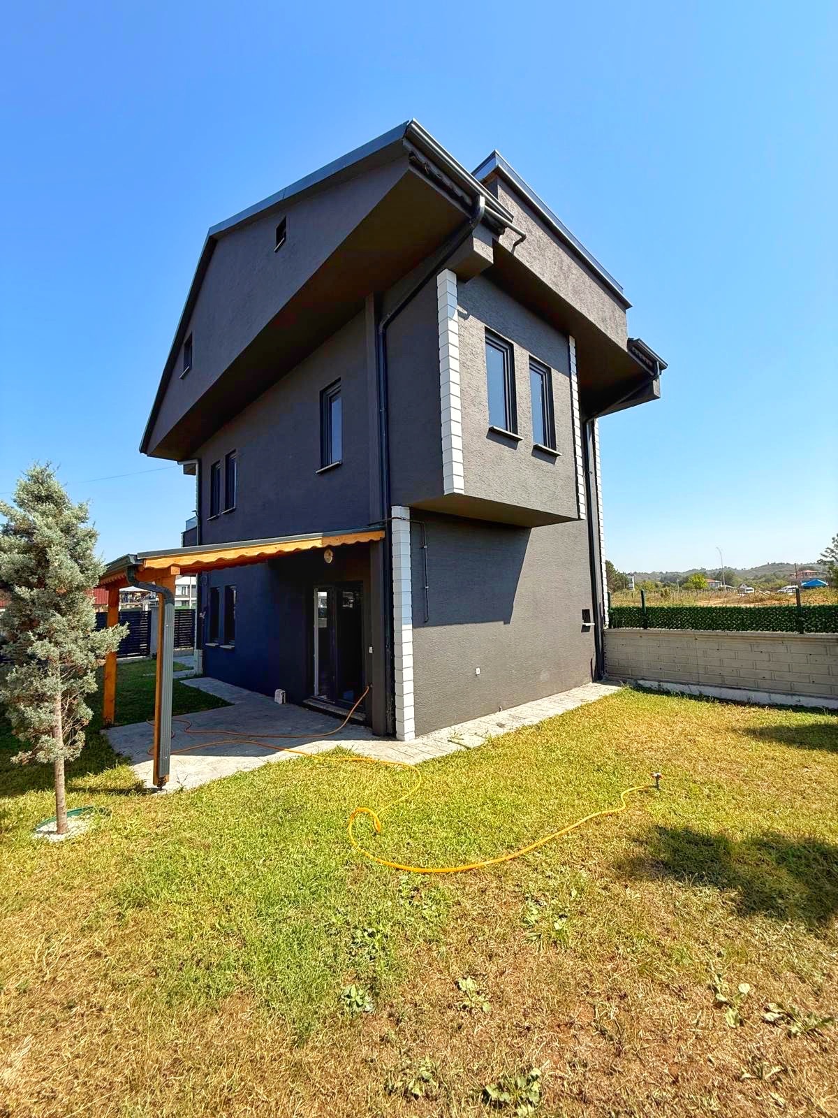 210m2 ARSA İÇİNDE, İLÇEMİZİN EN UYGUN FİYATLI, ULTRA GENİŞ BAHÇELİ, KENDİNE GARAJLI 4+1 MÜSTAKİL TRİPLEKS VİLLASI! KOCAALİ ALANDERE MH