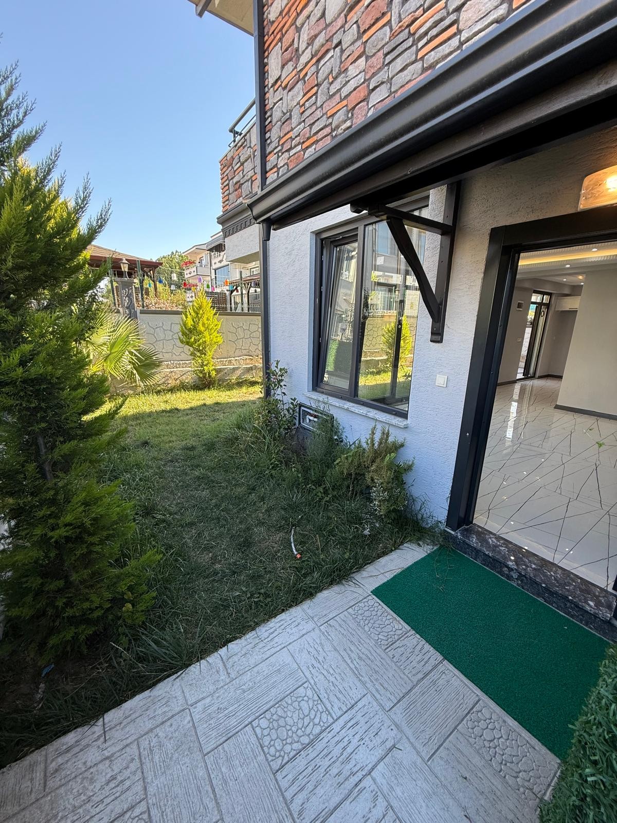 JAKUZİLİ, ULTRA GENİŞ BAHÇE, MERKEZ PLAJ, YERDEN ISITMA, EBEVEYN BANYOLU 4+1 TRİPLEKS VİLLA! KOCAALİ YALI MH