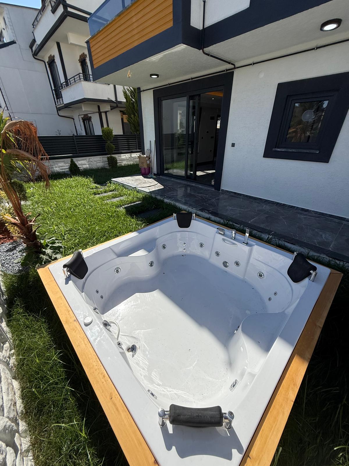 BAHÇE VE TERAS JAKUZİLİ, LÜKS DİZAYN, GENİŞ BAHÇE-BİNA KULLANIM ALANLI 3+1 TRİPLEKS VİLLA! KOCAALİ ALANDERE MH