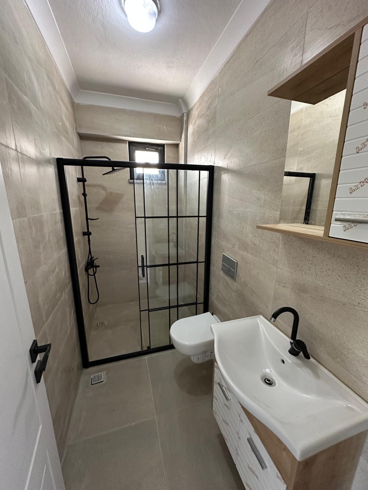 ÖN CEPHE, BAĞIMSIZ MÜSTAKİL GİRİŞ, VERANDALI, YERDEN ISITMA  3+1 TRİPLEKS VİLLA! KOCAALİ ALANDERE MH