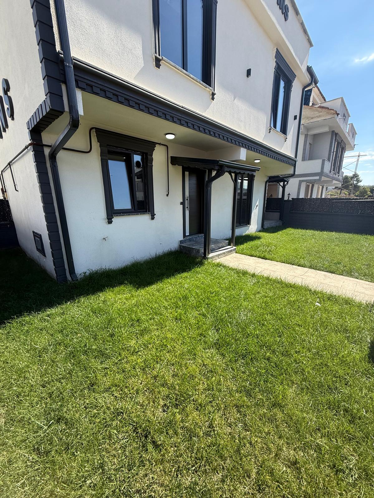 AYRI MUTFAK, GENİŞ BAHÇE, LÜKS DİZAYN, MERKEZ PLAJ, EBEVEYN BANYOLU 3+1 TRİPLEKS VİLLA! KOCAALİ YAYLA MH