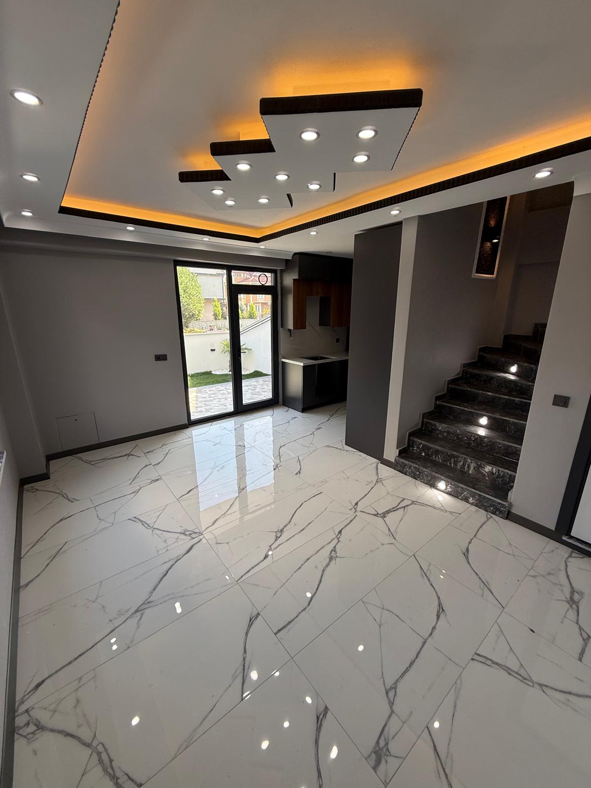 ÖN CEPHE, PLAJA 70METRE, LÜKS DİZAYN, YERDEN ISITMA 3+1 TRİPLEKS VİLLA! KOCAALİ ALANDERE MH