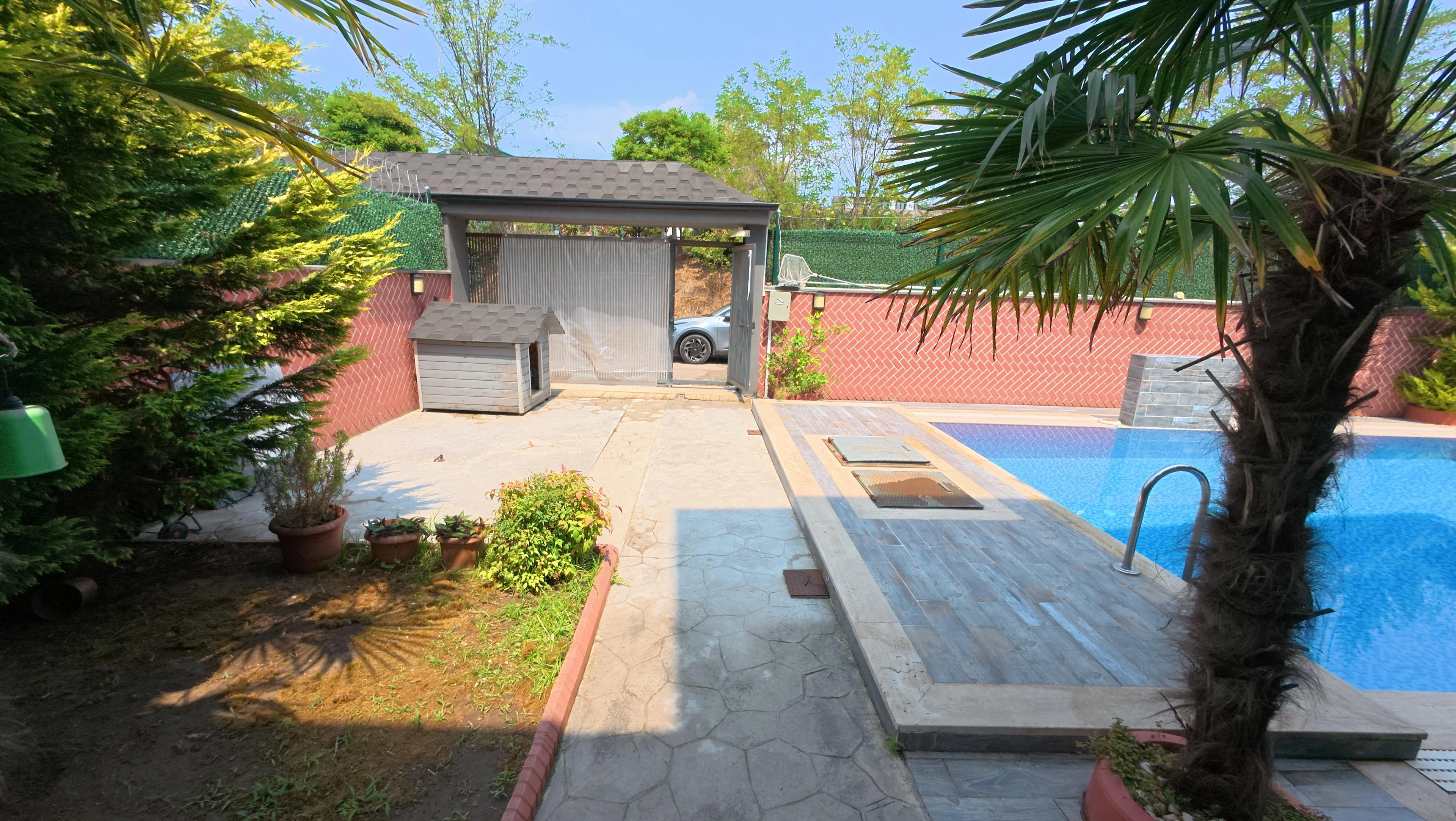 300m2 ARSA İÇİNDE TAM BAĞIMSIZ MÜSTAKİL! HAVUZLU, JAKUZİLİ, ULTRA GENİŞ BAHÇE, KENDİNE GARAJLI 4+1 TRİPLEKS VİLLA! KOCAALİ YALI MH