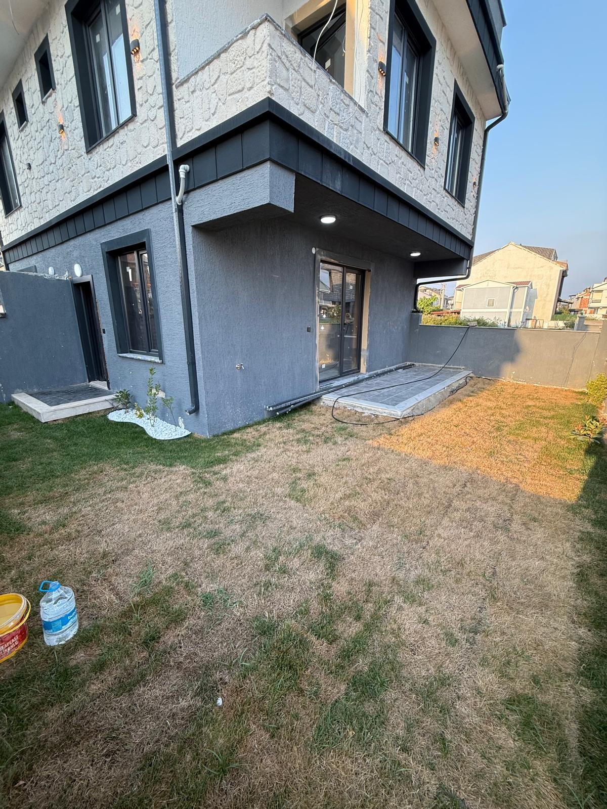 ARKA CEPHE, MÜSTAKİL GİRİŞ-BAHÇE, EBEVEYN BANYO 3+1 TRİPLEKS VİLLA! KOCAALİ ALANDERE MH