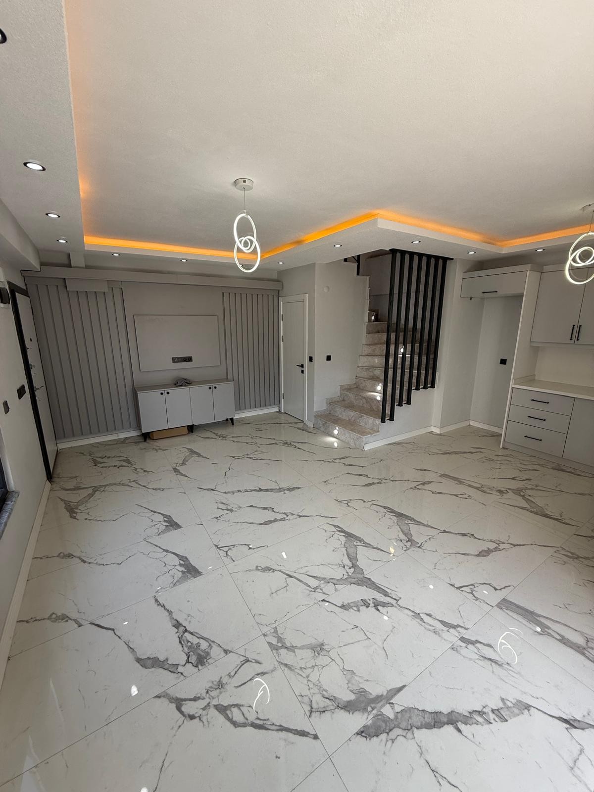 GENİŞ BAHÇE, YERDEN ISITMA, ARKA CEPHE, EBEVEYN BANYOLU 3+1 TRİPLEKS VİLLA! KOCAALİ ALANDERE MH