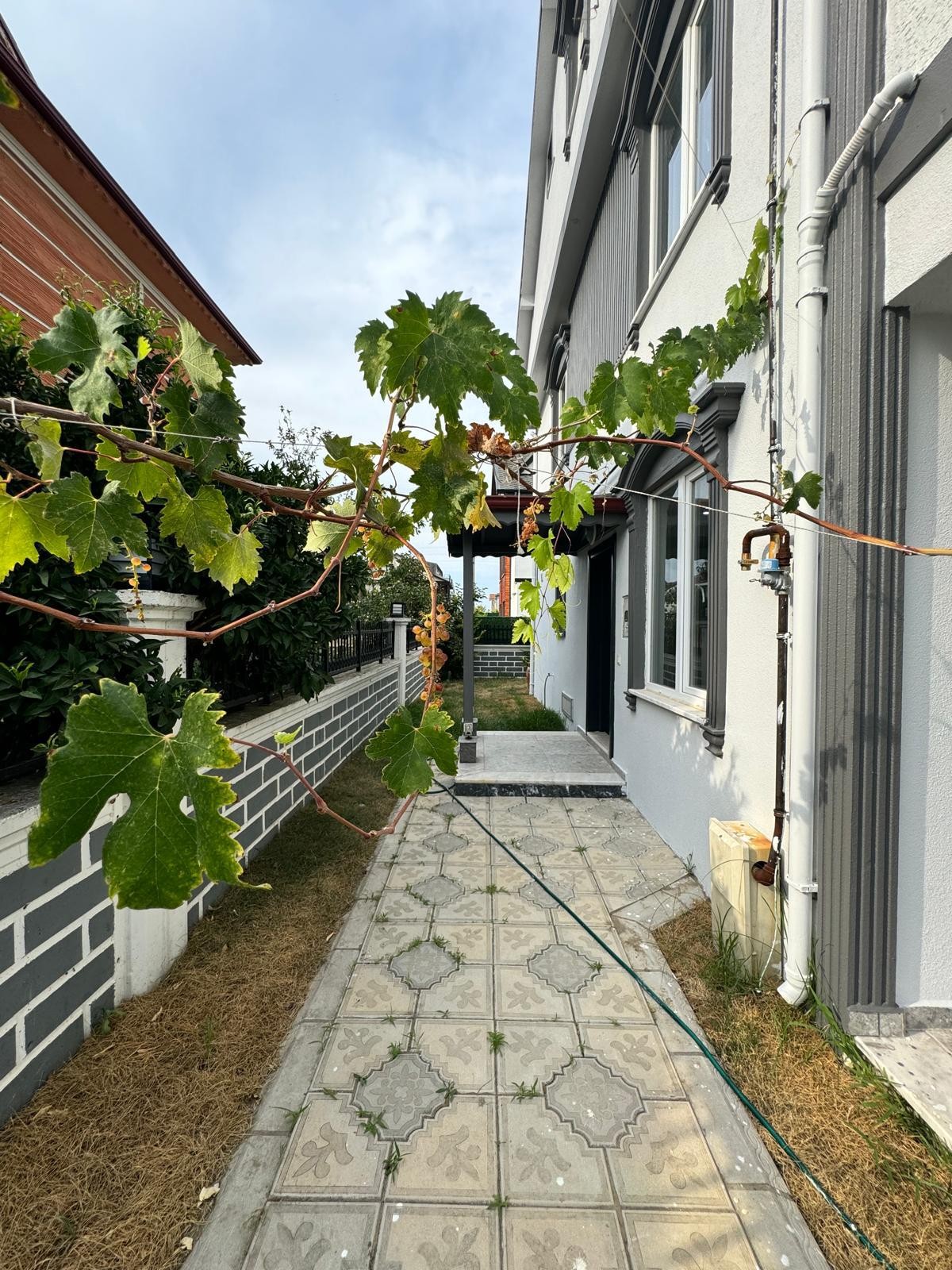 KOCAALİ MÜSTAKİL VİLLA! 162m2 ARSA İÇİNDE, OTURUMA HAZIR, 4+1 TRİPLEKS! KOCAALİ ALANDERE MH
