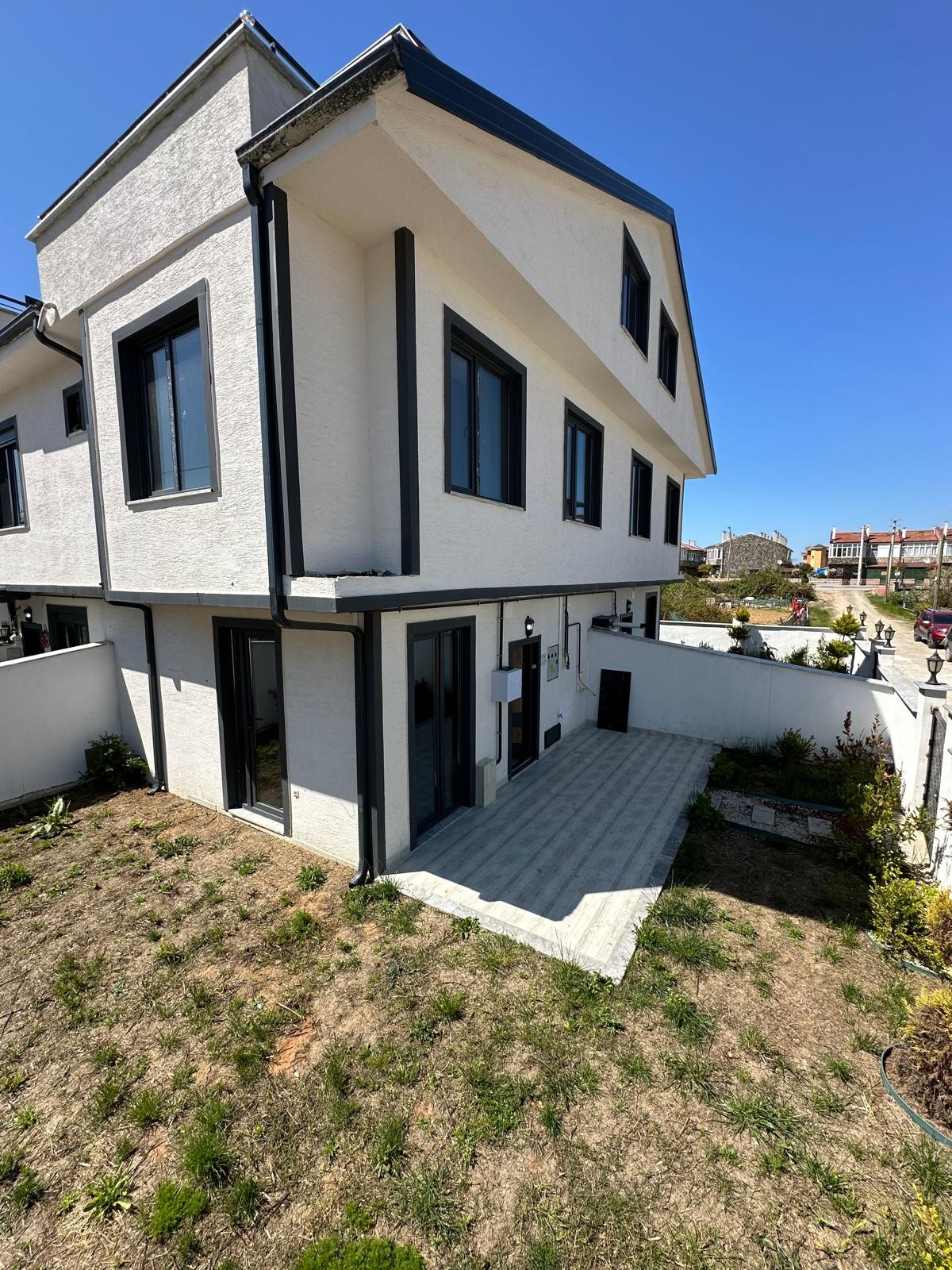 ULTRA GENİŞ BAHÇE ALANLI, KÖŞE PARSEL, EBEVEYN BANYOLU F/P 3+1 TRİPLEKS VİLLA! KOCAALİ YALI MH 