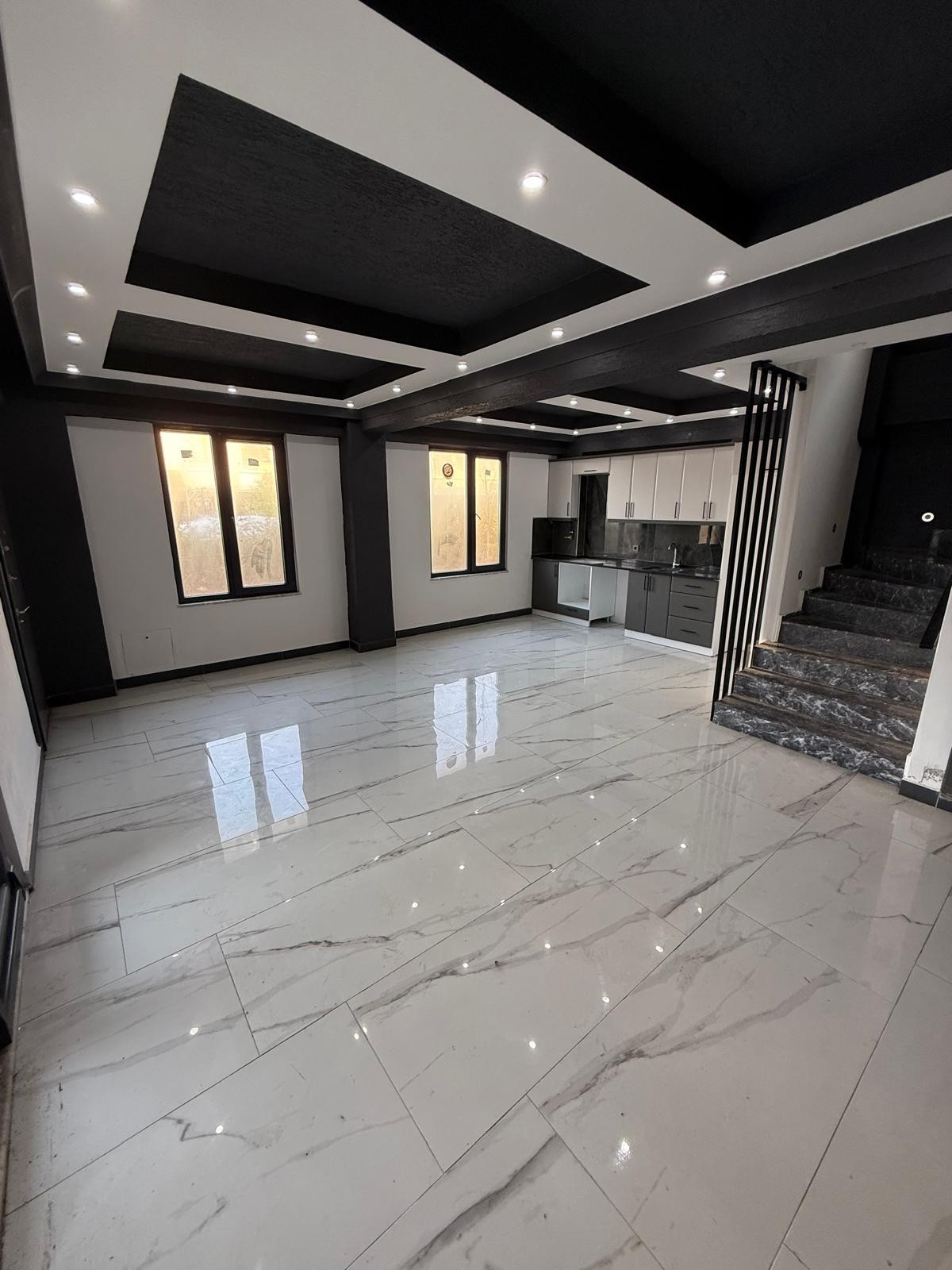 DENİZE SIFIR, 376M2 ARSA İÇİNDE, KÖŞE PARSEL 5+1 TRİPLEKS VİLLA! KOCAALİ ALANDERE MH