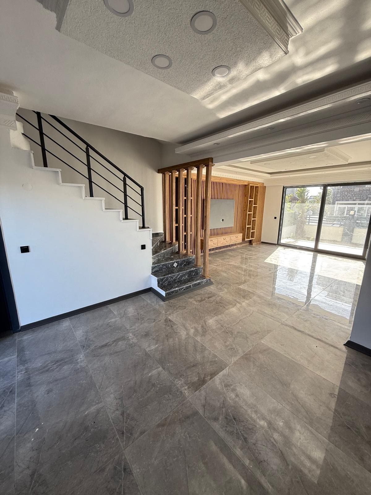 210m2 ARSA İÇİNDE, HER KAT DENİZ MANZARALI, 3 CEPHE ULTRA GENİŞ BAHÇE, TAM BAĞIMSIZ MÜSTAKİL 4+1 TRİPLEKS VİLLA! KOCAALİ ALANDERE MH