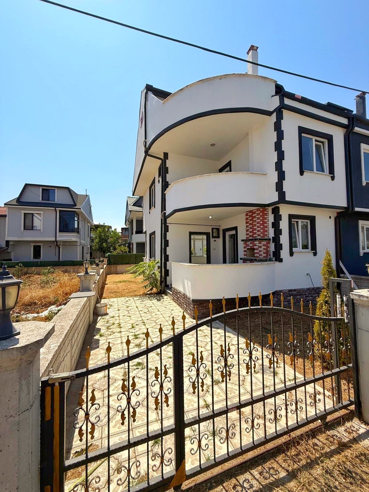 162m2 ARSA İÇİNDE TAM BAĞIMSIZ MÜSTAKİL! PLAJA 100METRE, KENDİNE GARAJLI, AYRI MUTFAK 4+1 TRİPLEKS VİLLA! KOCAALİ YALI MH