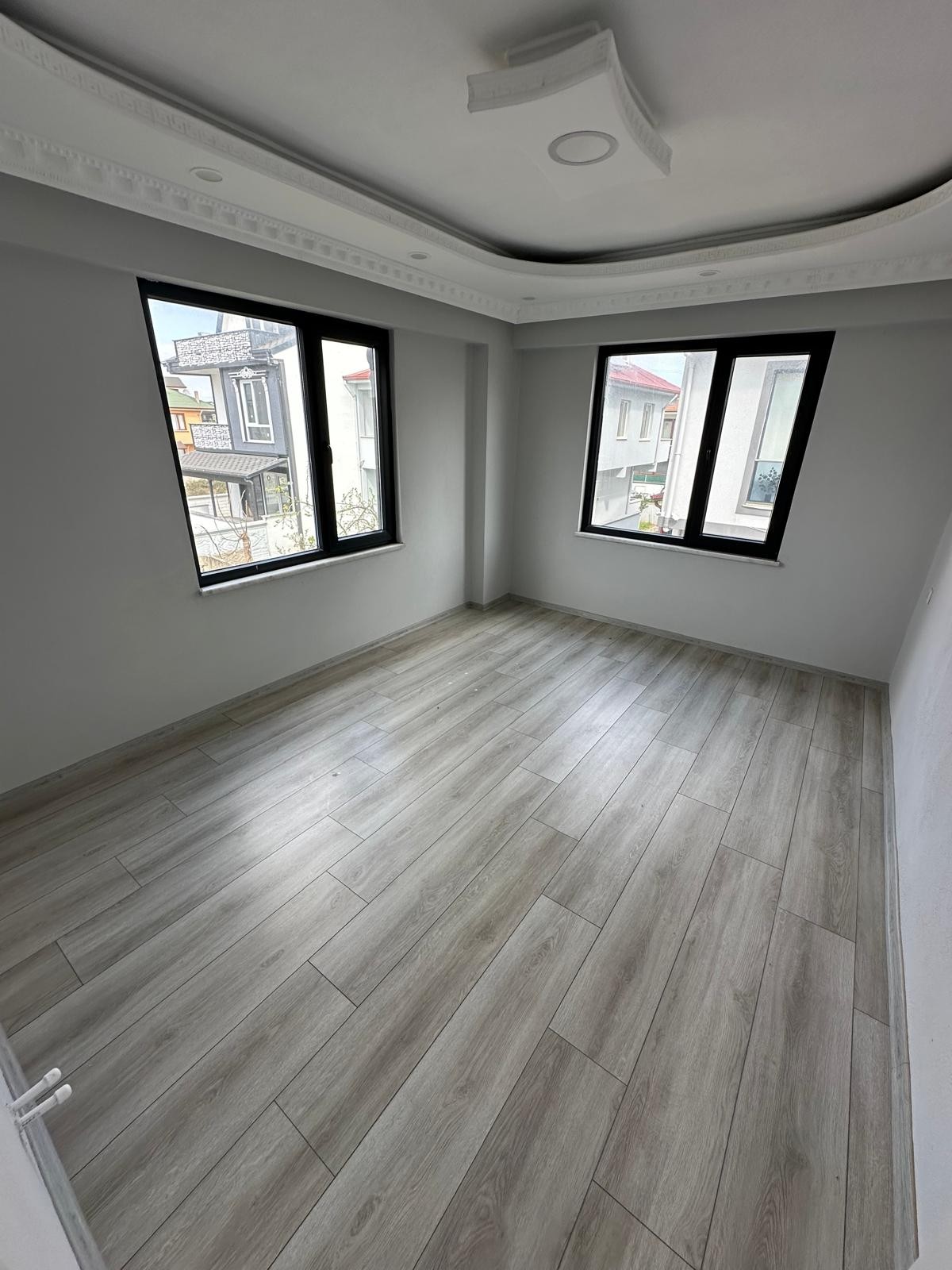 KENDİNE GARAJLI, 3 CEPHE GENİŞ BAHÇE ALANI, KOMBİ(PETEK), 4+1 TRİPLEKS VİLLA! KOCAALİ ALANDERE MH