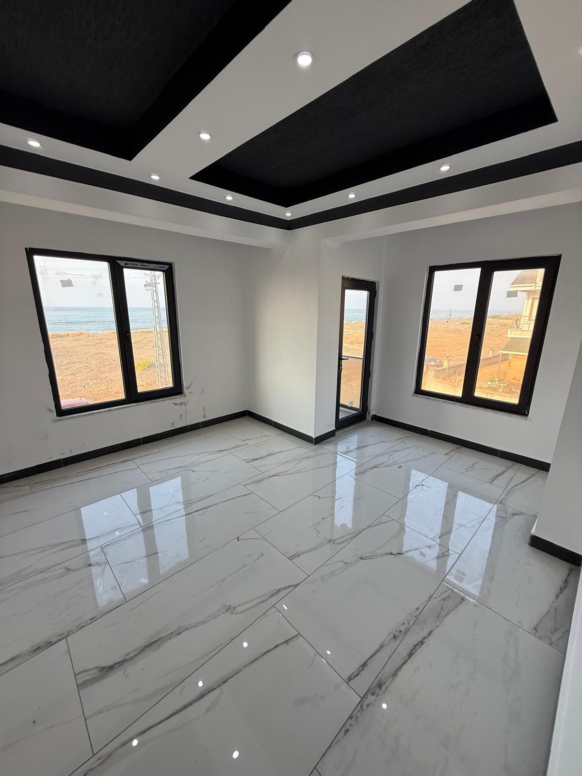 DENİZE SIFIR, 376M2 ARSA İÇİNDE, KÖŞE PARSEL 5+1 TRİPLEKS VİLLA! KOCAALİ ALANDERE MH