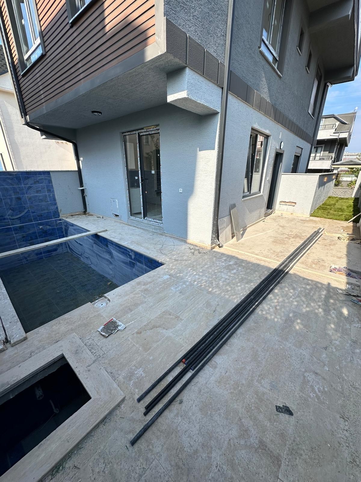 TERAS DENİZ MANZARALI, FİYAT/PERFORMANS HAVUZLU, YERDEN ISITMA 3+1 TRİPLEKS VİLLA! KOCAALİ ALANDERE MH