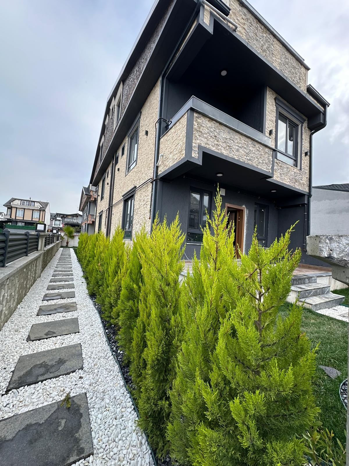 OTURUMA HAZIR, GRANİT ZEMİN, YERDEN ISITMA 3+1 TRİPLEKS VİLLA! KOCAALİ ALANDERE