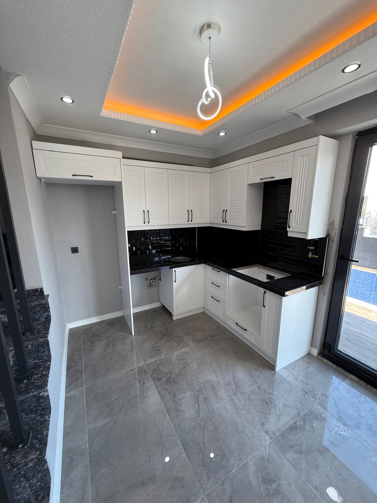 DENİZE 2.PARSEL, HAVUZLU, KAPANMAZ DENİZ MANZARALI, ÖN-ARKA CEPHE SEÇENEKLİ-ÖN 4+1 TRİPLEKS VİLLA! KOCAALİ ALANDERE MH