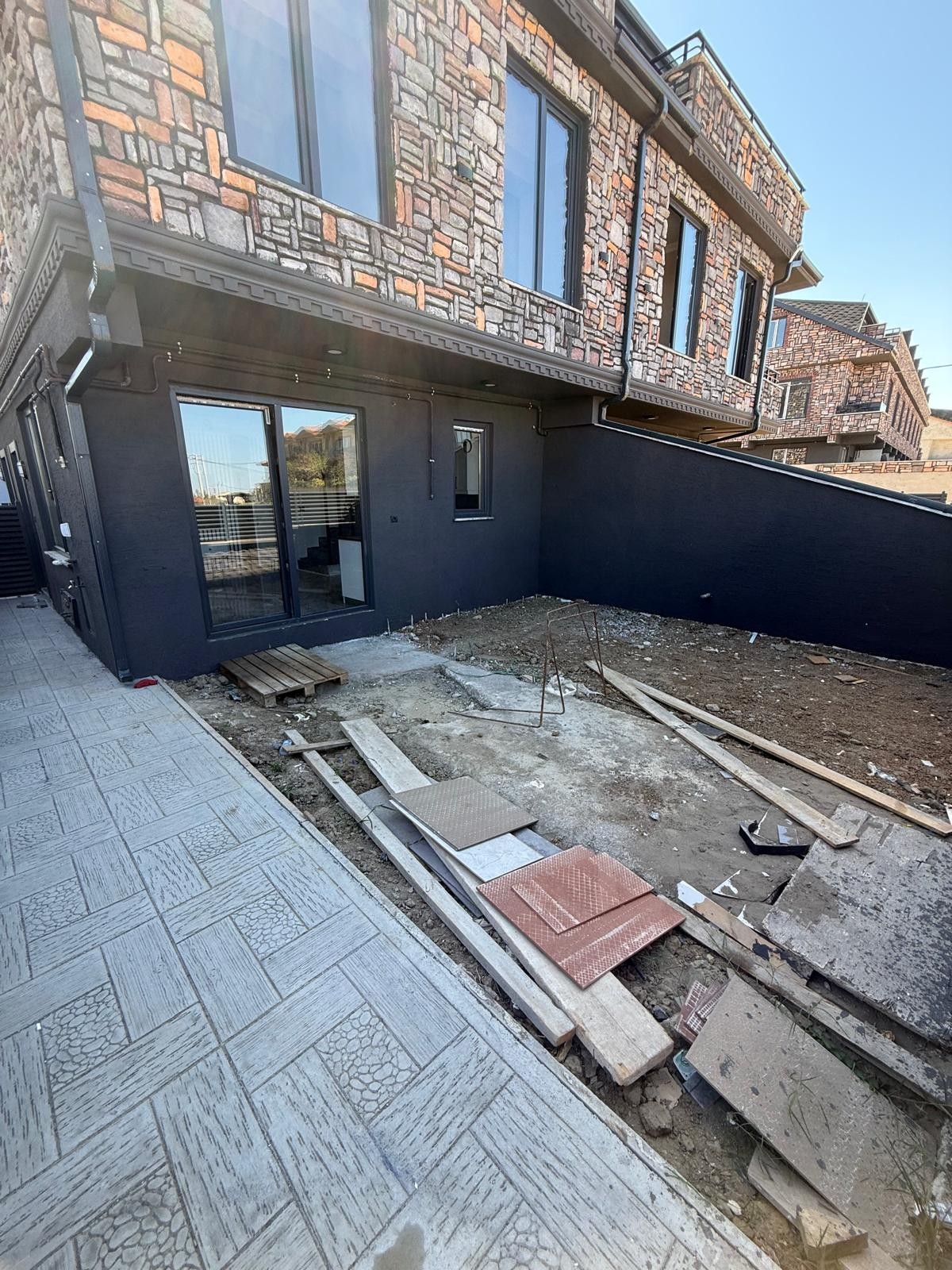 EMSALSİZ FIRSAT FİYATLI, MERKEZ PLAJ, HAVUZLU, ÖN CEPHE, LÜKS DİZAYN, PLAJA 225METRE 3+1 TRİPLEKS VİLLA! KOCAALİ YAYLA MH