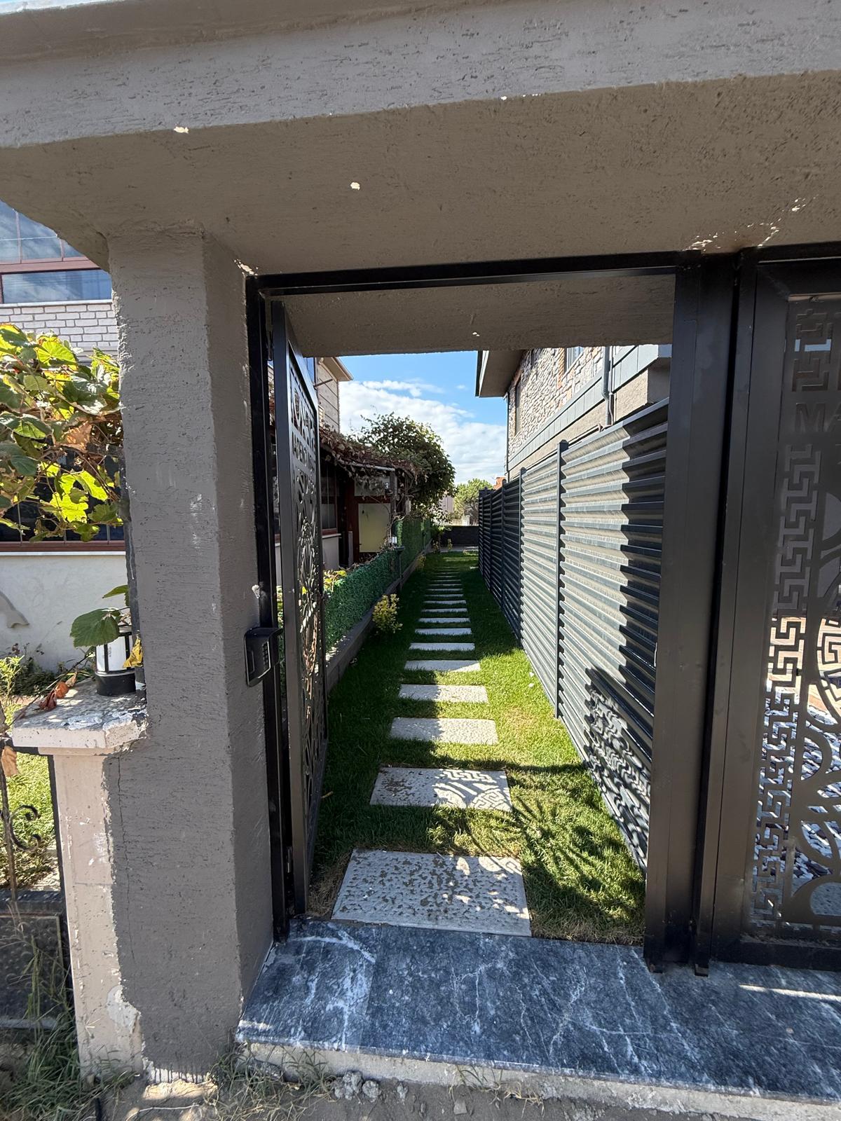 DENİZE 2.PARSEL, HAVUZLU, KAPANMAZ DENİZ MANZARALI, ÖN-ARKA CEPHE SEÇENEKLİ-ARKA 4+1 TRİPLEKS VİLLA! KOCAALİ ALANDERE MH