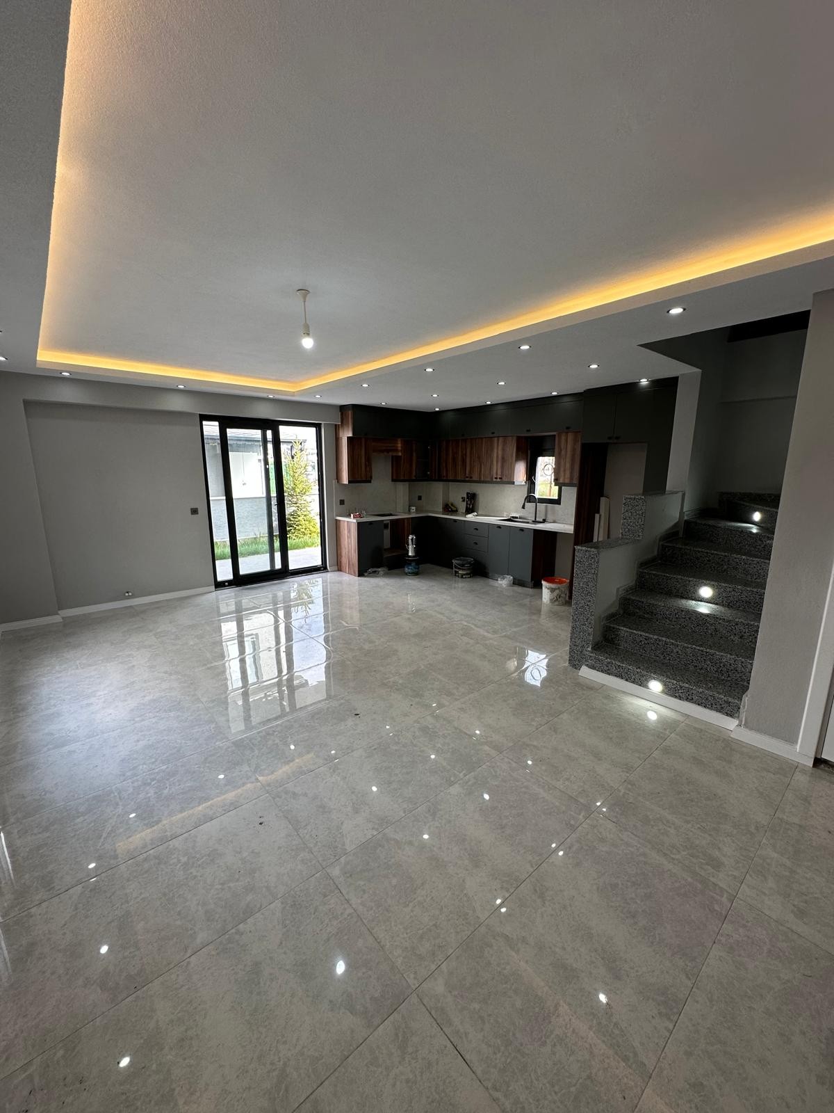 KOMBİ(PETEK), MÜSTAKİL GİRİŞ/GENİŞ BAHÇE ALANLI(L), F/P 4+1 TRİPLEKS VİLLA! KOCAALİ ALANDERE MH