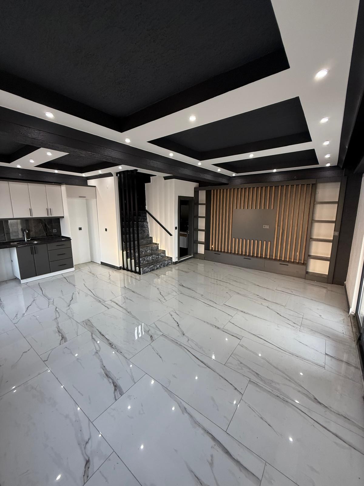 DENİZE SIFIR, 376M2 ARSA İÇİNDE, KÖŞE PARSEL 5+1 TRİPLEKS VİLLA! KOCAALİ ALANDERE MH