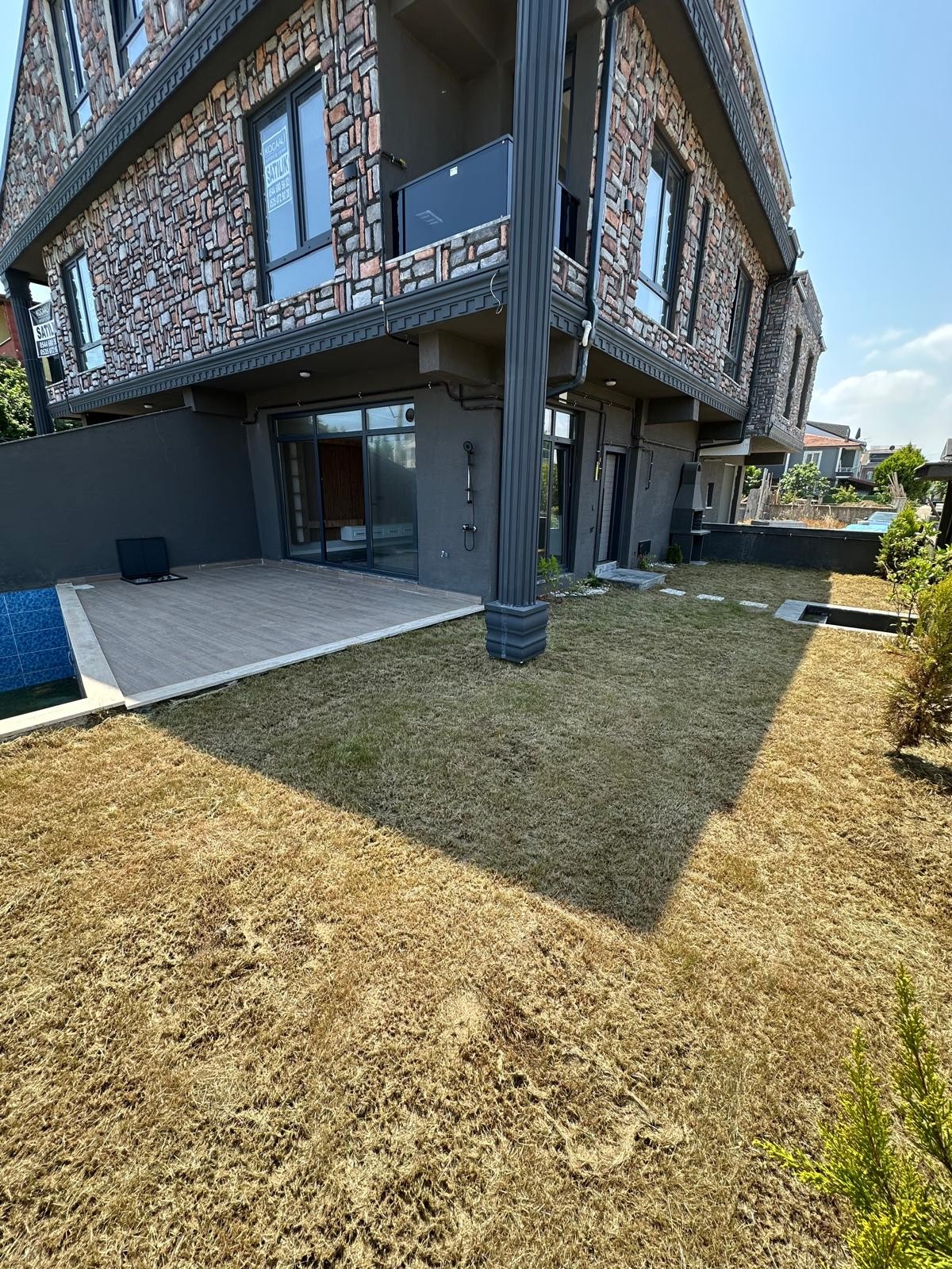 KÖŞE PARSEL, LÜKS DİZAYN, PARK YANI, MERKEZ PLAJ, HAVUZLU 4+1 TRİPLEKS VİLLA! KOCAALİ YALI MH