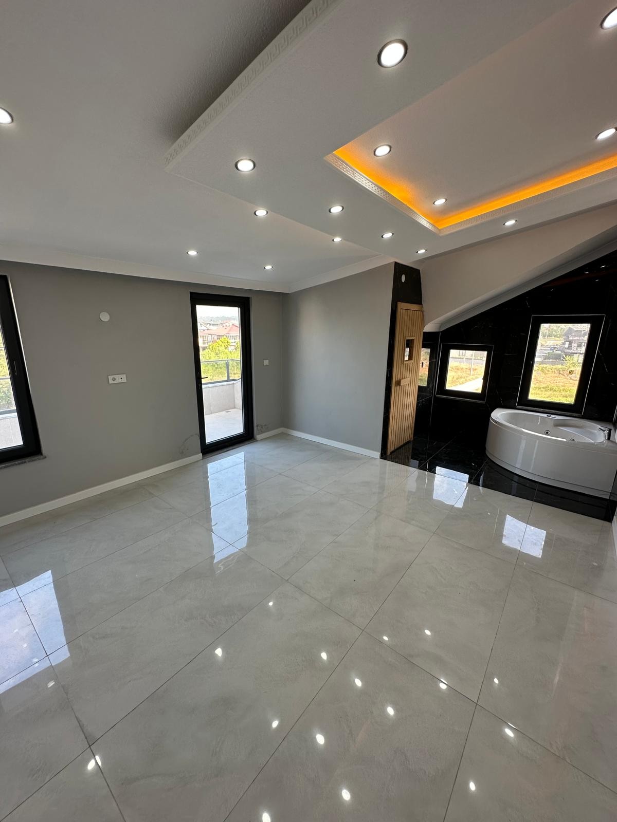LÜKS DİZAYN, SAUNALI, JAKUZİLİ, HAVUZLU, GENİŞ BAHÇE 3+1 TRİPLEKS VİLLA! KOCAALİ ALANDERE MH