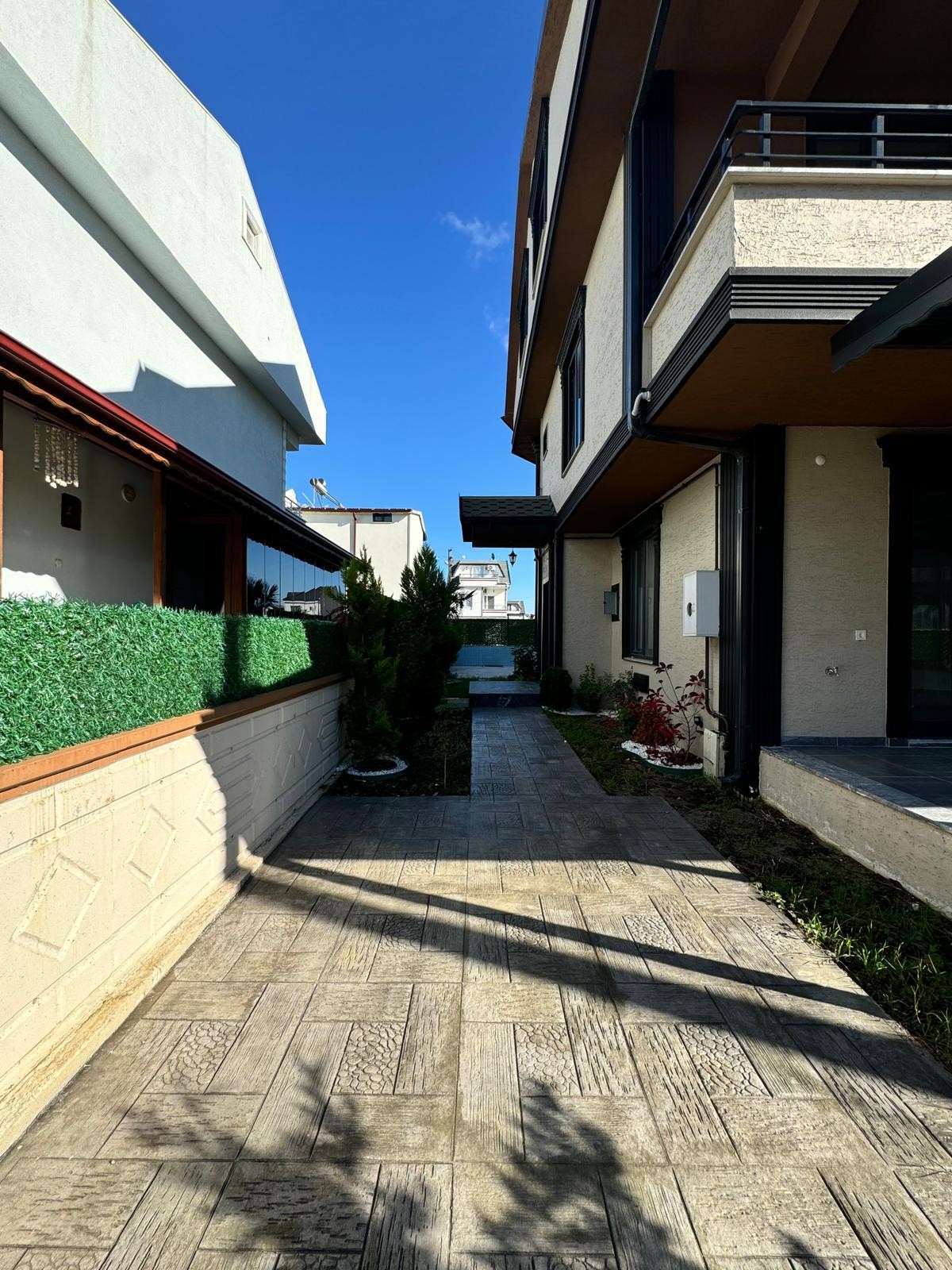 HAVUZLU, DENİZ MANZARALI, JAKUZİLİ EBEVEYN BANYO ODA 5+1 TRİPLEKS VİLLA! KOCAALİ ALANDERE MH