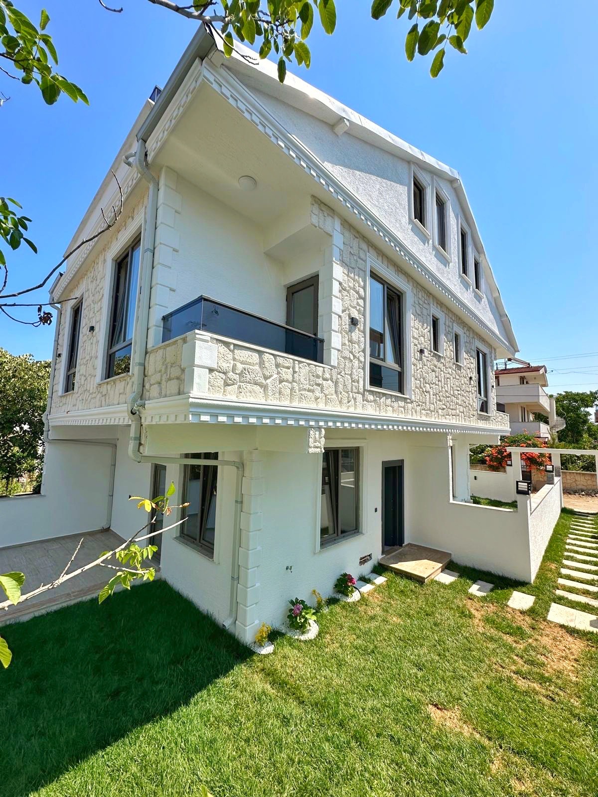 BAĞIMSIZ MÜSTAKİL GİRİŞ, TERAS MİNİ DENİZ MANZARALI, GENİŞ BAHÇE ALANLI, PLAJA 50METRE  3+1 TRİPLEKS VİLLA! KOCAALİ ALANDERE MH