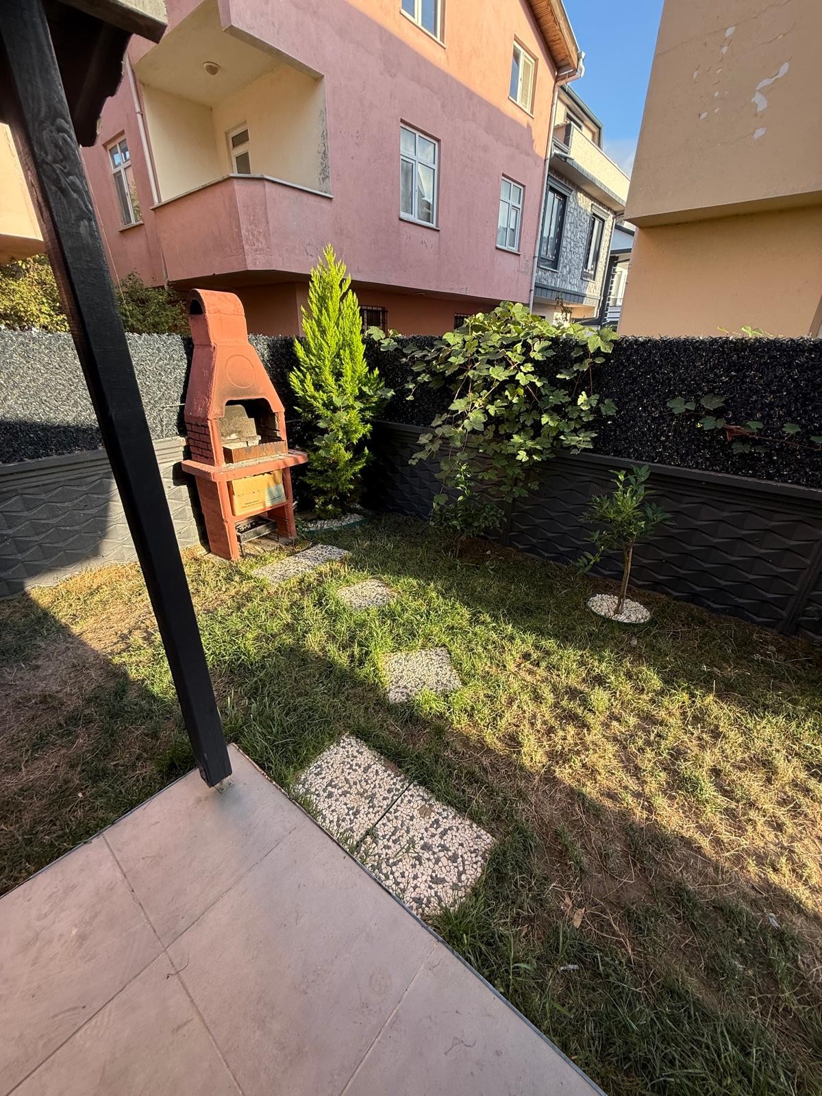 MERKEZ PLAJ, BARBEKÜLÜ, VERANDALI, KOMPLE GRANİT ZEMİN 4+1 TRİPLEKS VİLLA! KOCAALİ YALI MH