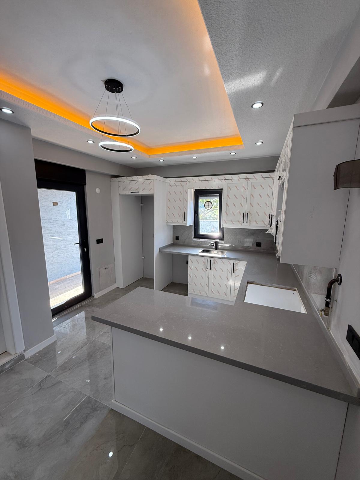 HAVUZLU, AYRI MUTFAK KONSEPT, MÜSTAKİL GİRİŞ-BAHÇE, EBEVEYN BANYOLU 4+1 TRİPLEKS VİLLA! KOCAALİ ALANDERE MH