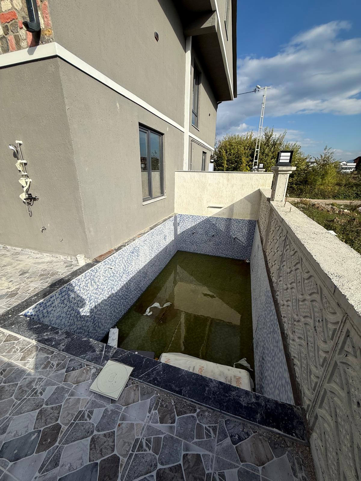 MERKEZ PLAJ, ULTRA GENİŞ BAHÇE-BİNA ALANLI, HAVUZLU  4+1 TRİPLEKS VİLLA! KOCAALİ YAYLA MH