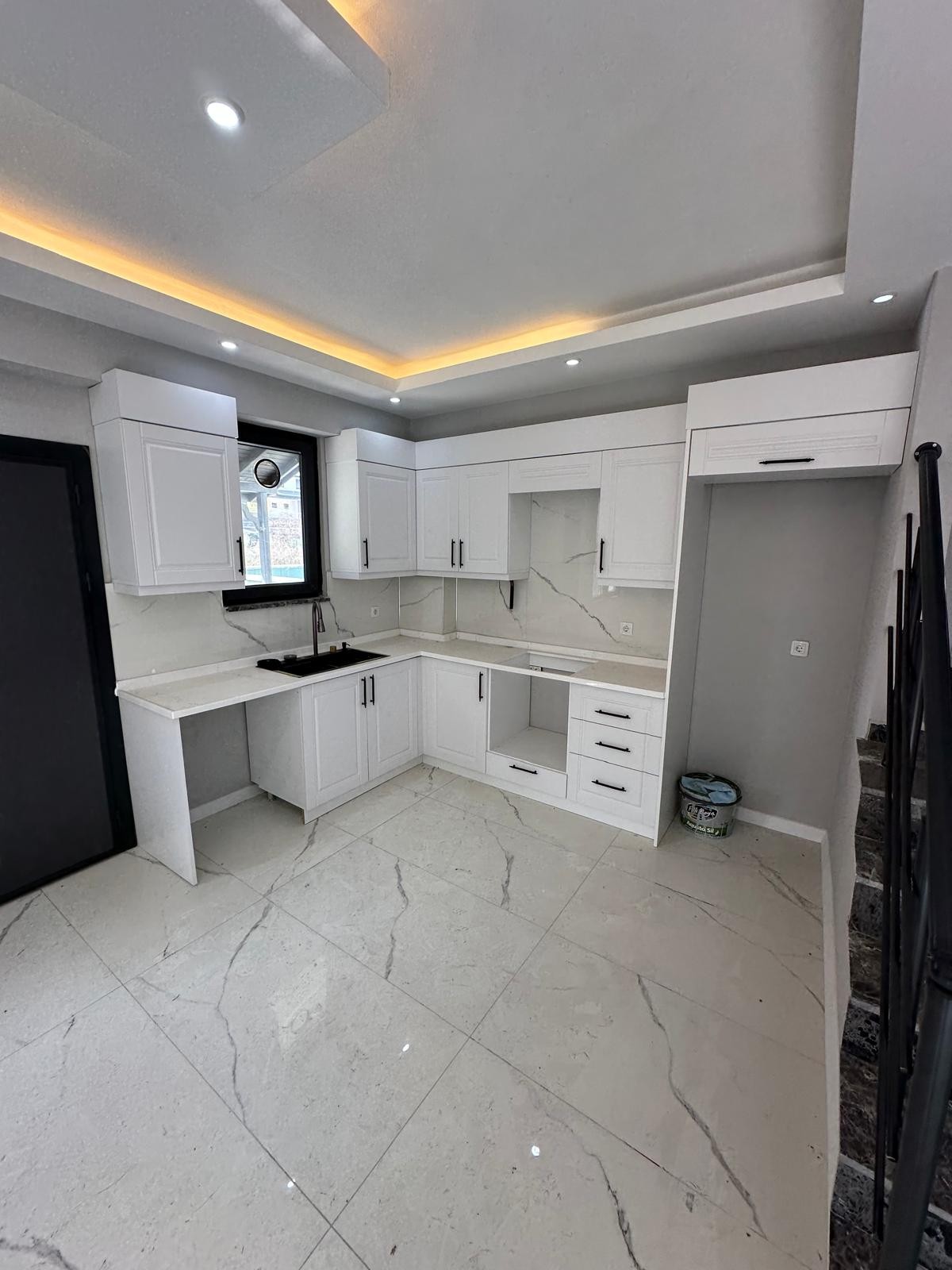 EBEVEYN BANYOLU, KOMPLE GRANİT ZEMİN, YERDEN ISITMA 3+1 TRİPLEKS VİLLA! KOCAALİ ALANDERE MH
