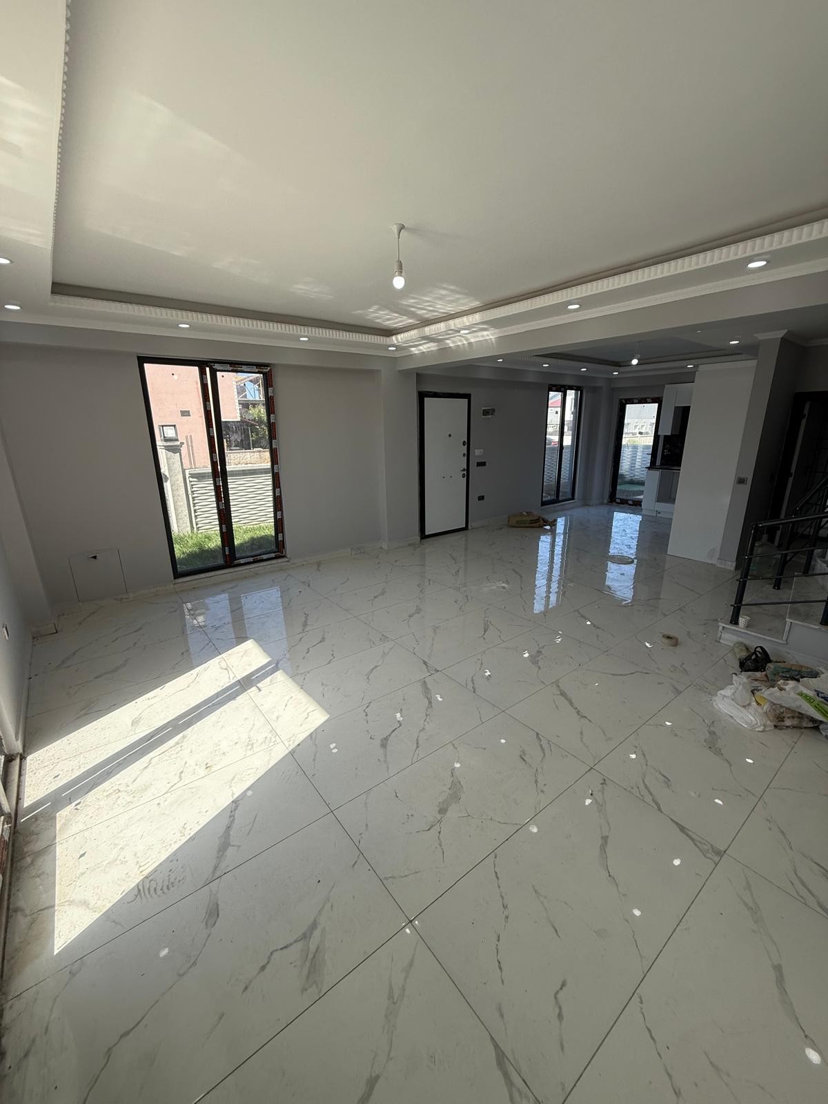 180m2 ARSA İÇİNDE, TAM BAĞIMSIZ MÜSTAKİL! HAVUZLU, KENDİNE GARAJLI 5+1 TRİPLEKS VİLLA! KOCAALİ ALANDERE MH