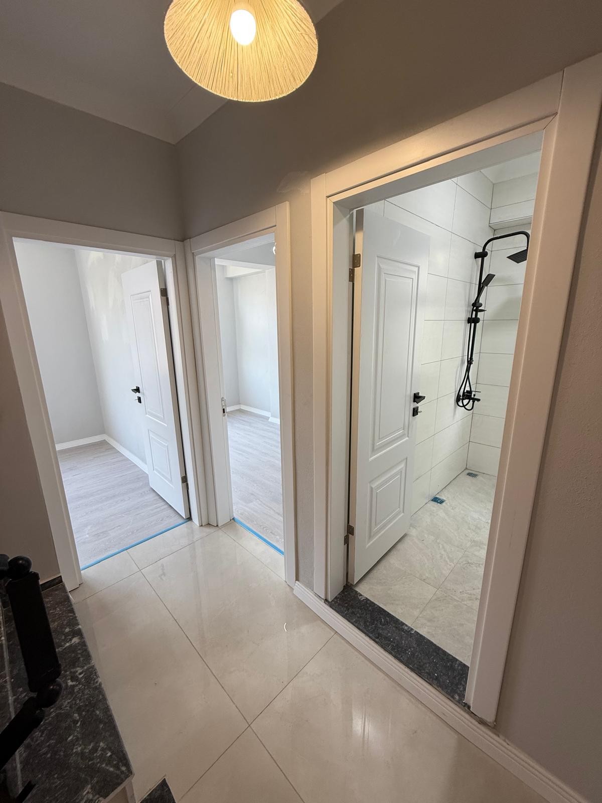 ALAÇATI TAŞ KONSEPT, MERKEZ PLAJ, EBEVEYN BANYO, YERDEN ISITMA, ÖN CEPHE  3+1 TRİPLEKS VİLLA! KOCAALİ YALI MH