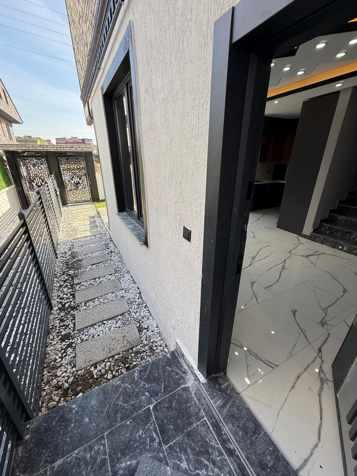 ÖN CEPHE, PLAJA 70METRE, LÜKS DİZAYN, YERDEN ISITMA 3+1 TRİPLEKS VİLLA! KOCAALİ ALANDERE MH