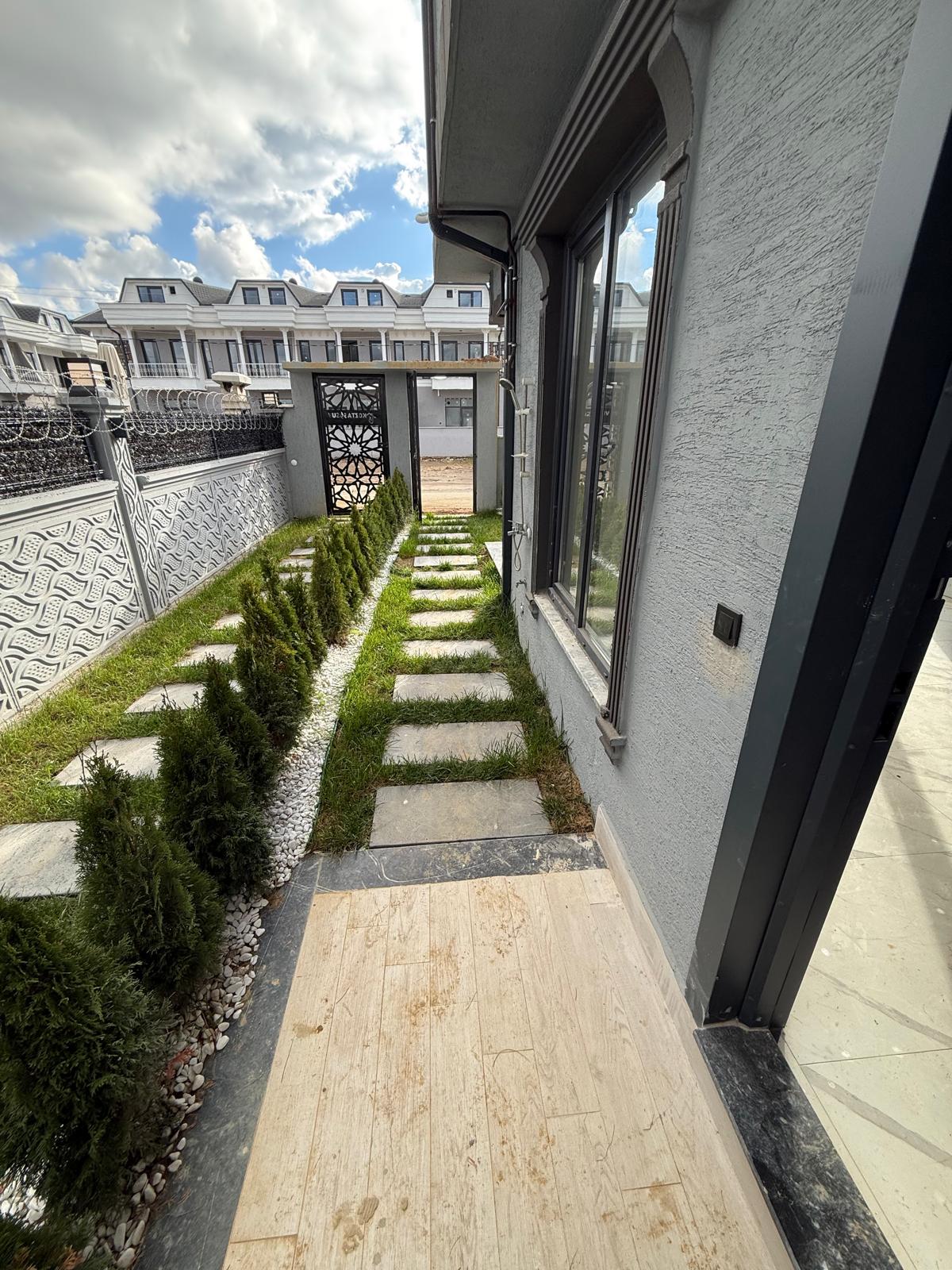 PLAJA 110METRE, ÖN CEPHE, LÜKS DİZAYN, EBEVEYN BANYO F/P TRİPLEKS 3+1 VİLLA! KOCAALİ ALANDERE MH