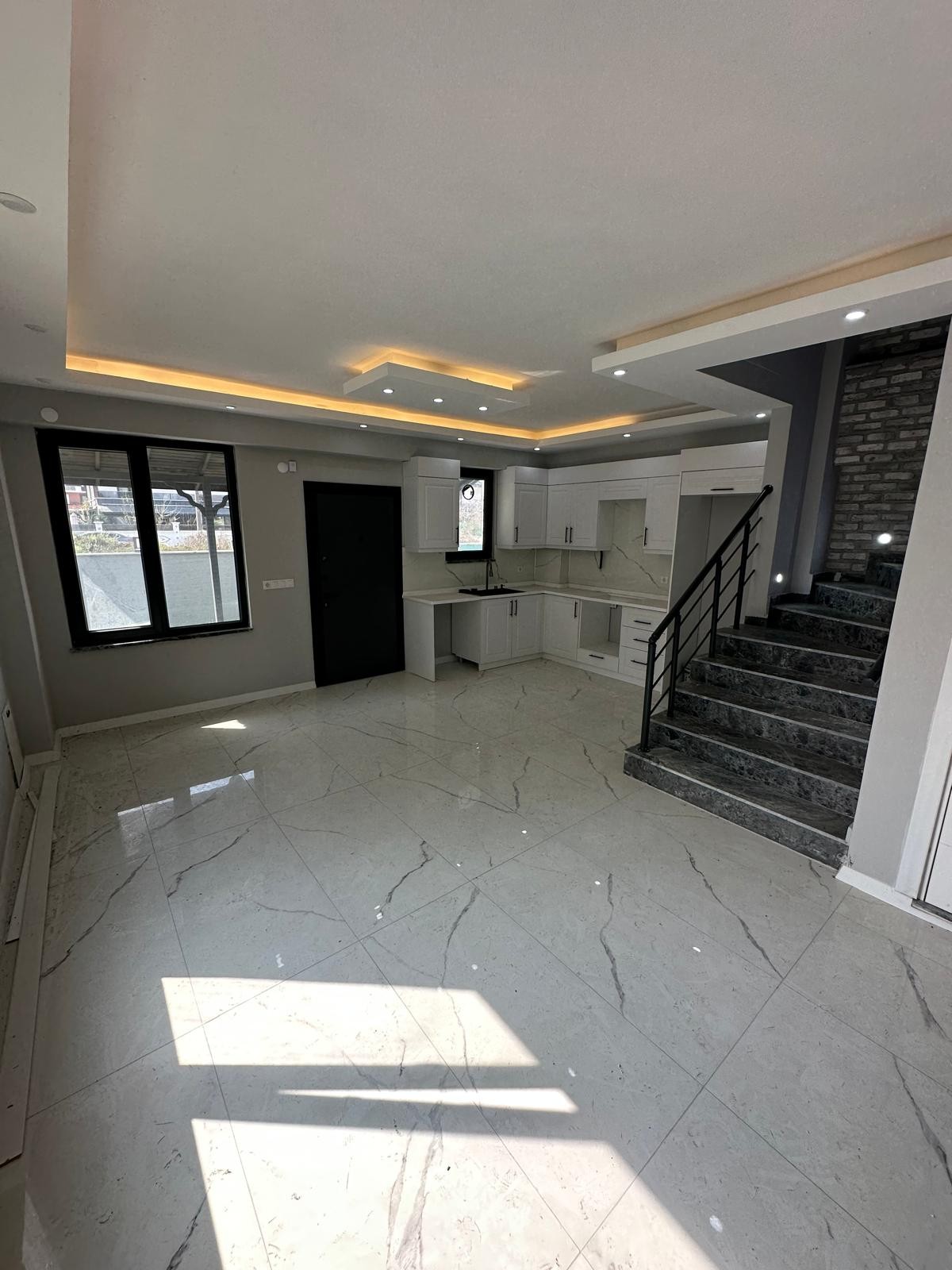 EBEVEYN BANYOLU, KOMPLE GRANİT ZEMİN, YERDEN ISITMA 3+1 TRİPLEKS VİLLA! KOCAALİ ALANDERE MH