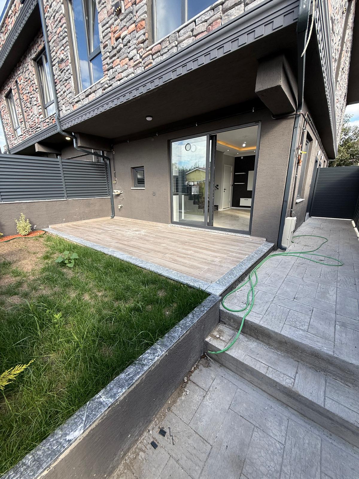 LÜKS DİZAYN, MERKEZ PLAJ, EBEVEYN BANYOLU, KOMPLE GRANİT ZEMİN 3+1 TRİPLEKS VİLLA! KOCAALİ YALI MH