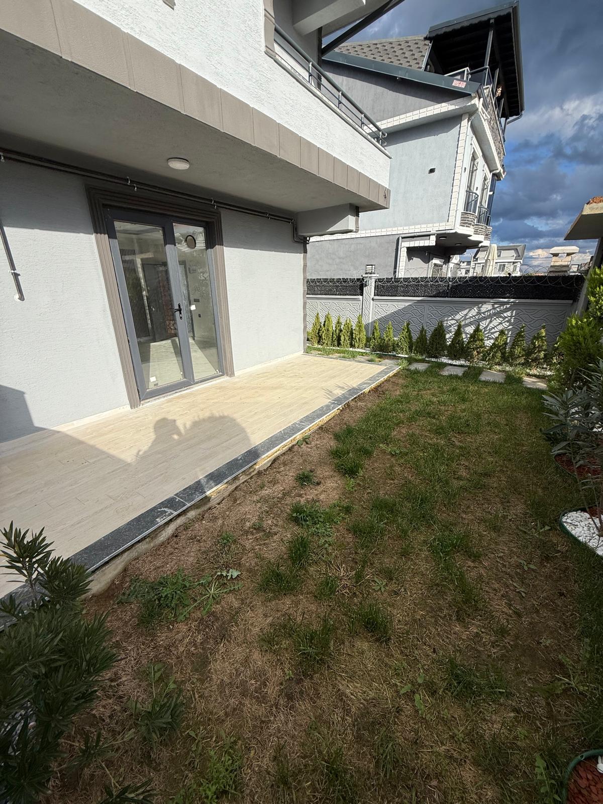 PLAJA 110METRE, ÖN CEPHE, LÜKS DİZAYN, EBEVEYN BANYO F/P TRİPLEKS 3+1 VİLLA! KOCAALİ ALANDERE MH