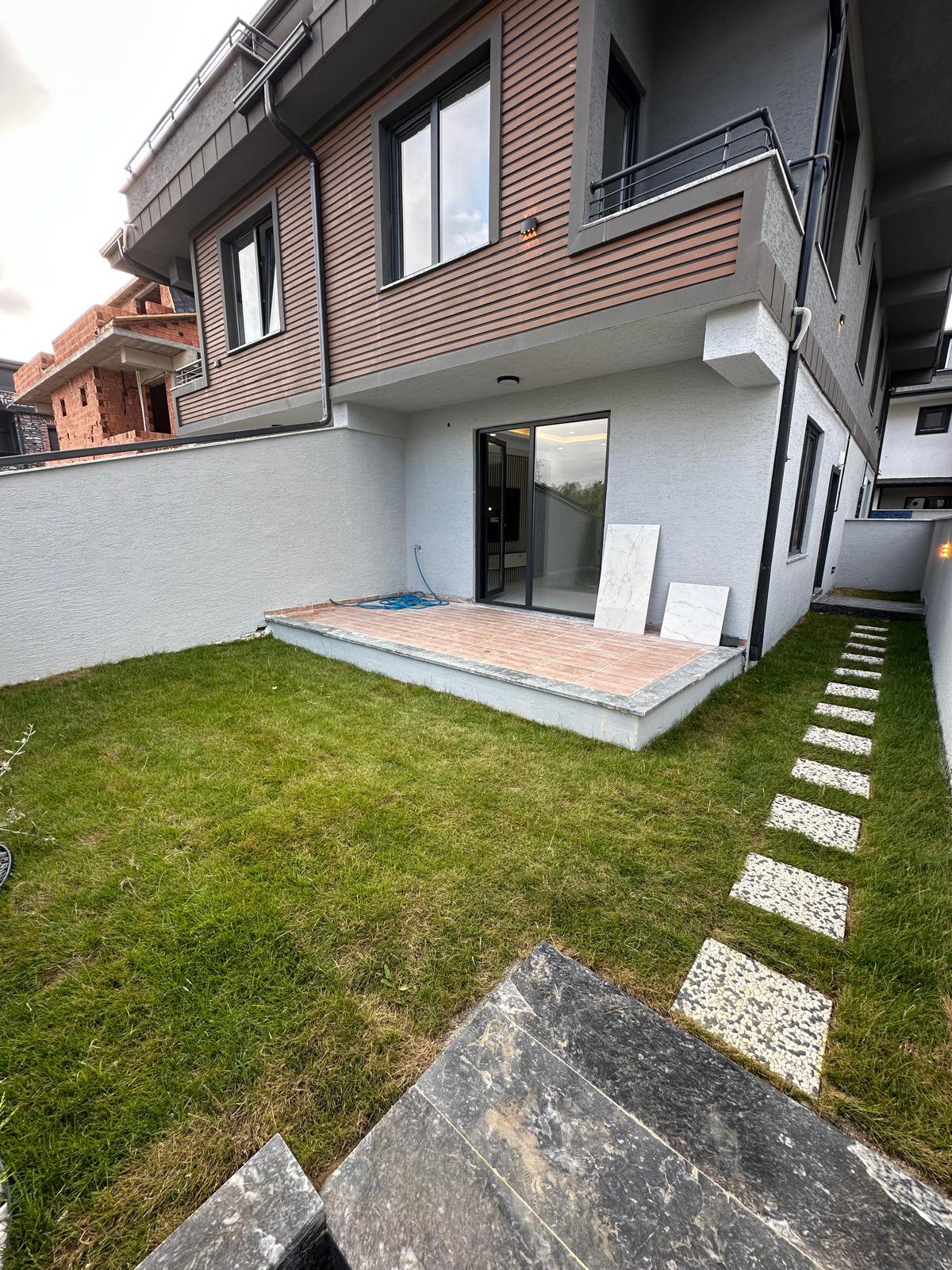 ÖN CEPHE, MÜSTAKİL GİRİŞ, MÜSTAKİL BAHÇE, KOMBİ-PETEK 4+1 TRİPLEKS VİLLA! KOCAALİ ALANDERE MH