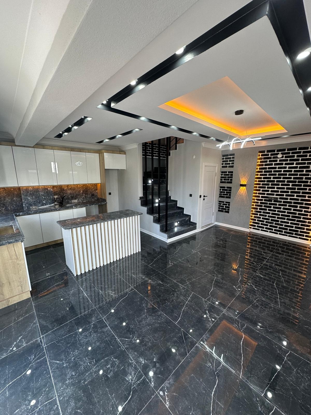 DENİZE 50M MESAFE, JAKUZİLİ, HAVUZLU, HAMAM KONSEPT BANYO 3+1 TRİPLEKS VİLLA! KOCAALİ YALI MH